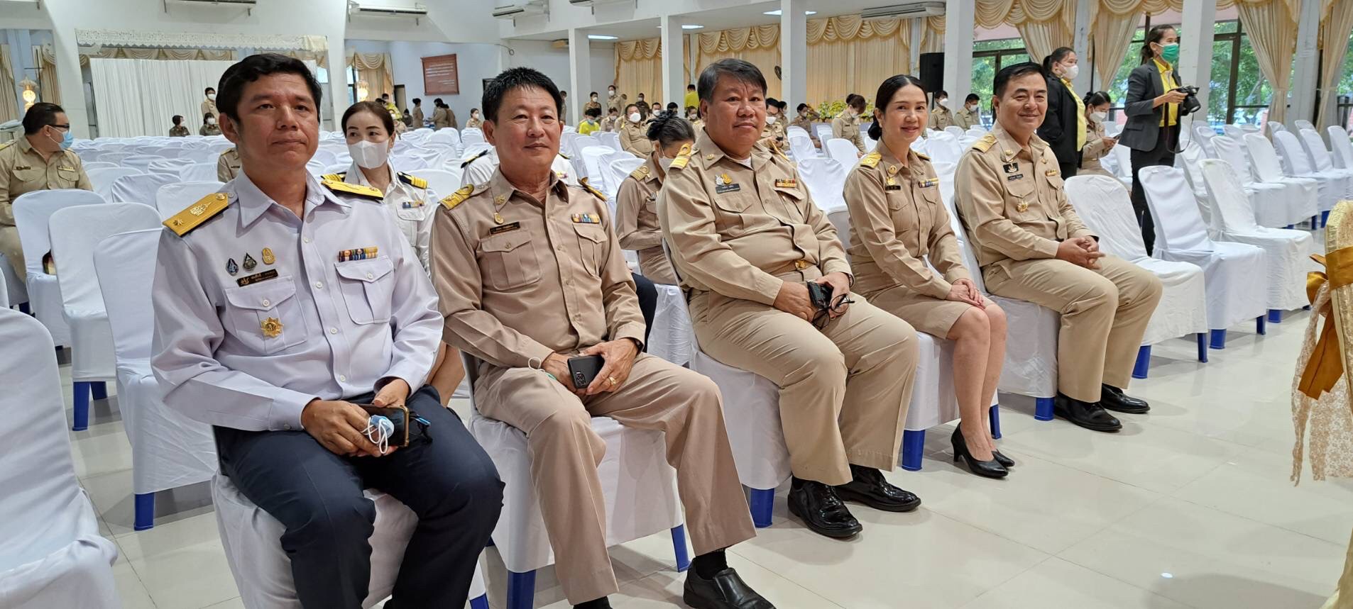 เข้าร่วมประกอบพิธีถวายราชสักการะวางพานพุ่มดอกไม้สดเบื้องหน้าพระบรมฉายาลักษณ์พระบาทสมเด็จพระบรมชนกาธิเบศร มหาภูมิพลอดุลยเดชมหาราช บรมนาถบพิตร เนื่องในวันพระบิดาแห่งฝนหลวง ประจำปี 2565..คลิก