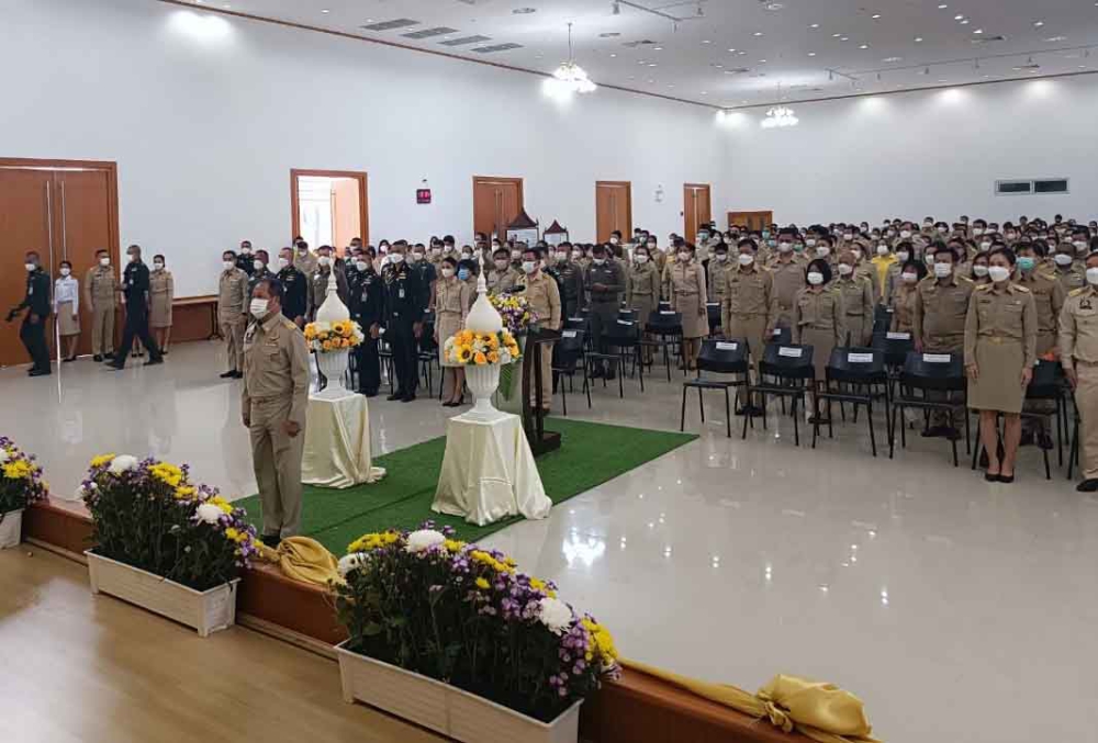 ร่วมพิธีวางพานพุ่มดอกไม้สด เนื่องใน 