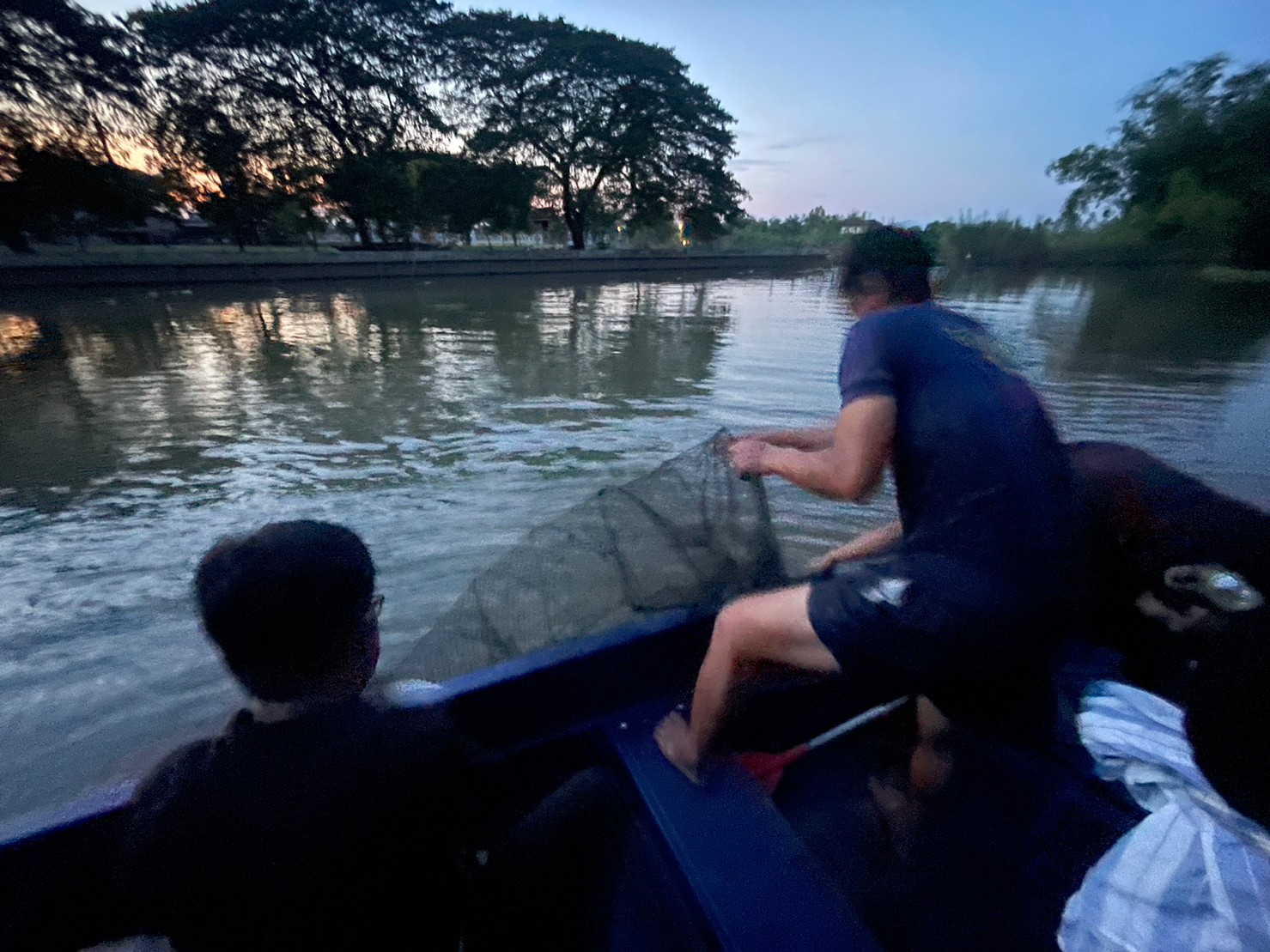 สำนักงานประมงจังหวัดสุพรรณบุรีบูรณาการร่วมกับคณะกรรมการประสานงานด้านการประมง ลงพื้นที่ตรวจสอบข้อเท็จจริงกรณีมีผู้ร้องเรียนผ่านศูนย์ดำรงธรรมจังหวัดสุพรรณบุรี..คลิก