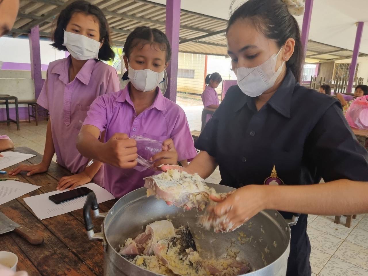 ร่วมเป็นวิทยากรสอนการทำอาหารสัตว์น้ำ 