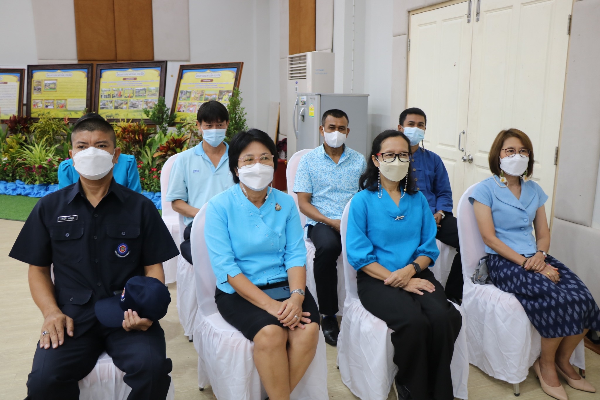 ในวันที่ 24 พฤศจิกายน 2565 นายสุชาติ ผึ่งฉิมพลี ผู้อำนวยการศูนย์วิจัยและพัฒนาการเพาะเลี้ยงสัตว์น้ำจืดอุทัยธานี เข้าร่วมพิธีมอบกรรมสิทธิ์โค-กระบือ เฉลิมพระเกียรติสมเด็จพระนางเจ้าสิริกิติ์พระบรมราชินีนาถ พระบรมราชชนนีพันปีหลวง เนื่องในโอกาสมหามงคลเฉลิมพระชนมพรรษา 90 พรรษา 12 สิงหาคม 2565 ณ ห้องประชุมเทศบาลตำบลหนองฉาง อำเภอหนองฉาง จังหวัดอุทัยธานี โดยมีนายองกต วรกี รองผู้ว่าราชการจังหวัดอุทัยธานี เป็นประธาน..คลิก