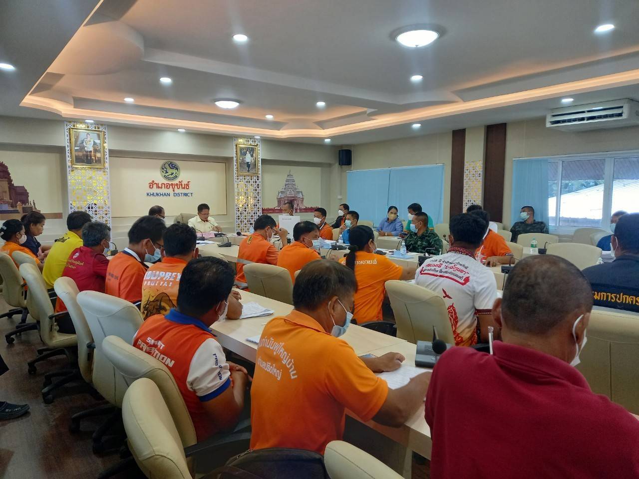 ร่วมประชุมคณะกรรมการให้ความช่วยเหลือผู้ประสบภัยพิบัติอำเภอขุขันธ์..คลิก