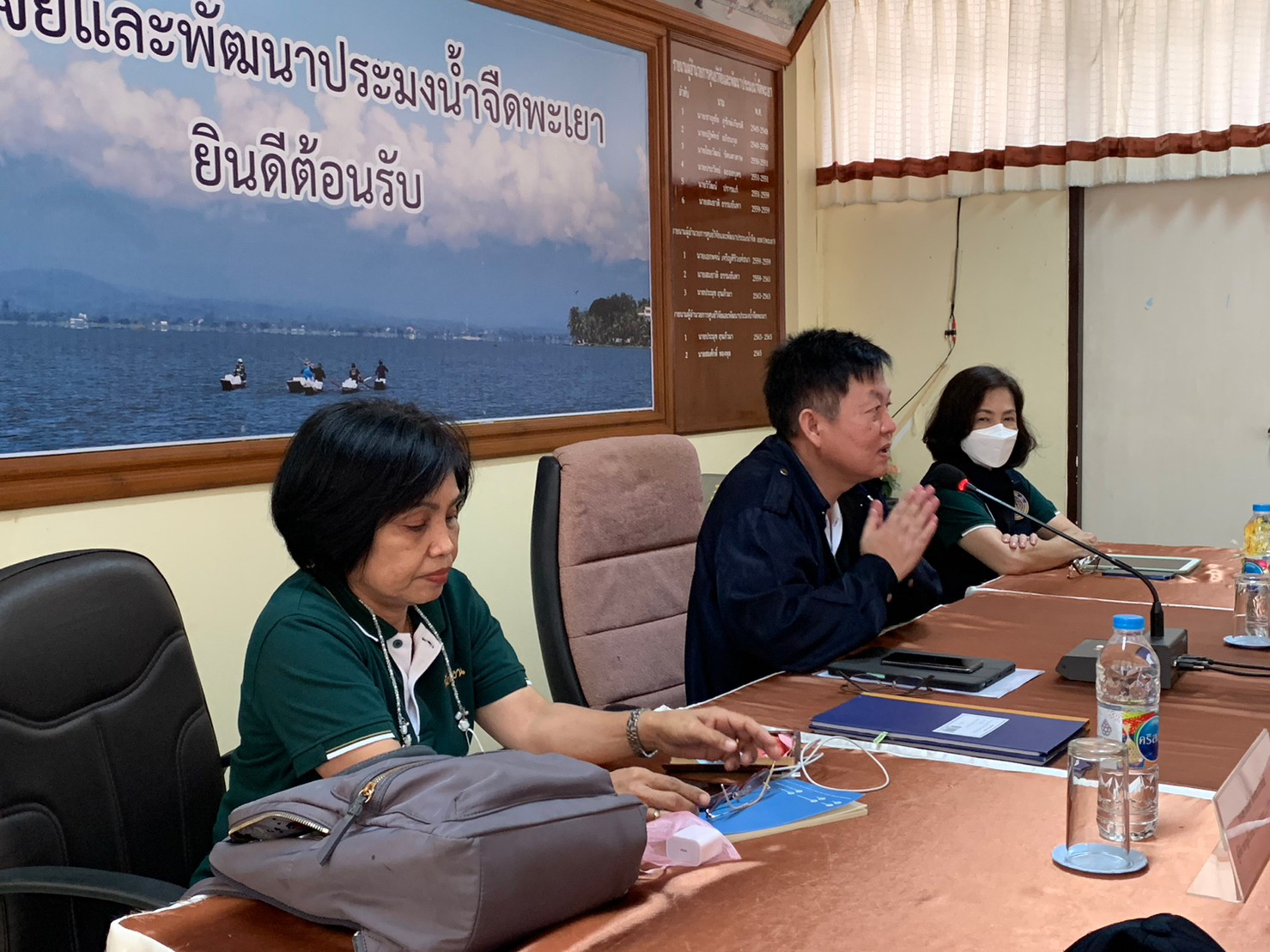 นายถาวร  ทันใจ รองอธิบดีกรมประมง พร้อมคณะลงพื้นที่ศูนย์วิจัยและพัฒนาประมงน้ำจืดพะเยาและได้ลงเรือเยี่ยมชมการดำเนินงานของหน่วยงานกรมประมงในกว๊านพะเยา