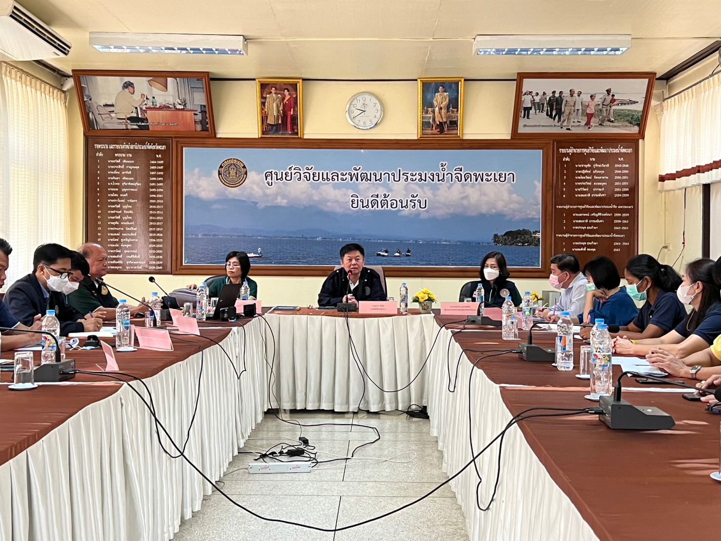 นายถาวร  ทันใจ รองอธิบดีกรมประมง พร้อมคณะลงพื้นที่ศูนย์วิจัยและพัฒนาประมงน้ำจืดพะเยาและได้ลงเรือเยี่ยมชมการดำเนินงานของหน่วยงานกรมประมงในกว๊านพะเยา..คลิก