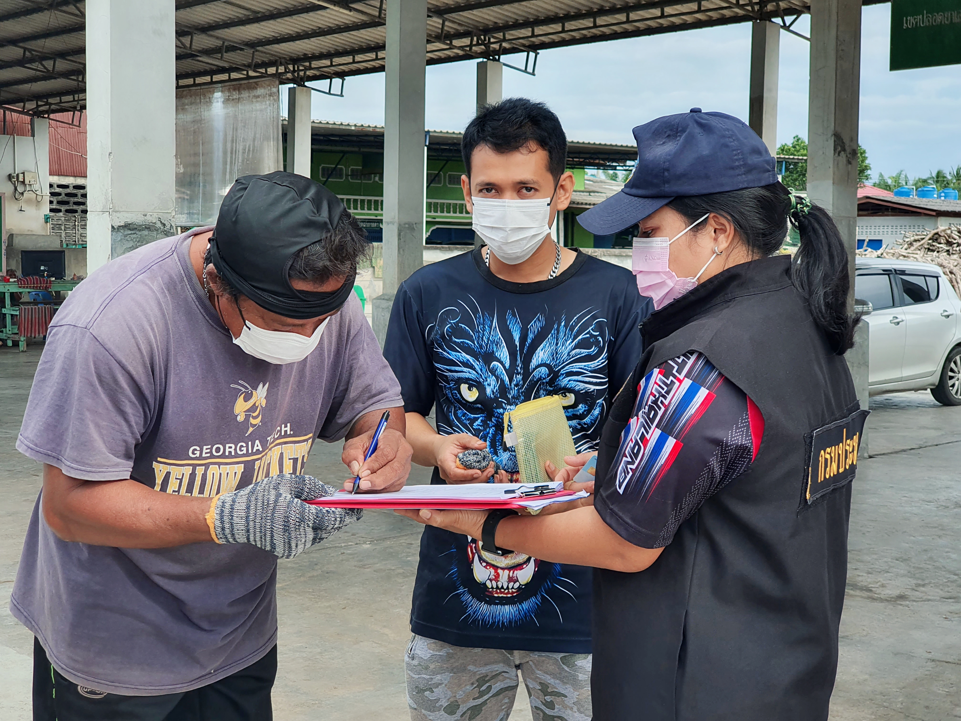 เมื่อวันที่ 21-25 พฤศจิกายน พ.ศ. 2565 เจ้าหน้าที่ศูนย์วิจัยและพัฒนาประมงทะเลสงขลา ให้บริการตรวจประเมินมาตรฐานด้านสุขอนามัยในเรือประมง ในเขตพื้นที่จังหวัดนครศรีธรรมราช เพื่อออกหนังสือ รับรองมาตรฐานด้านสุขอนามัยในเรือประมง (สร.3) ฉบับใหม่ ให้กับเรือประมงพาณิชย์ จำนวน 21 ลำ..คลิก