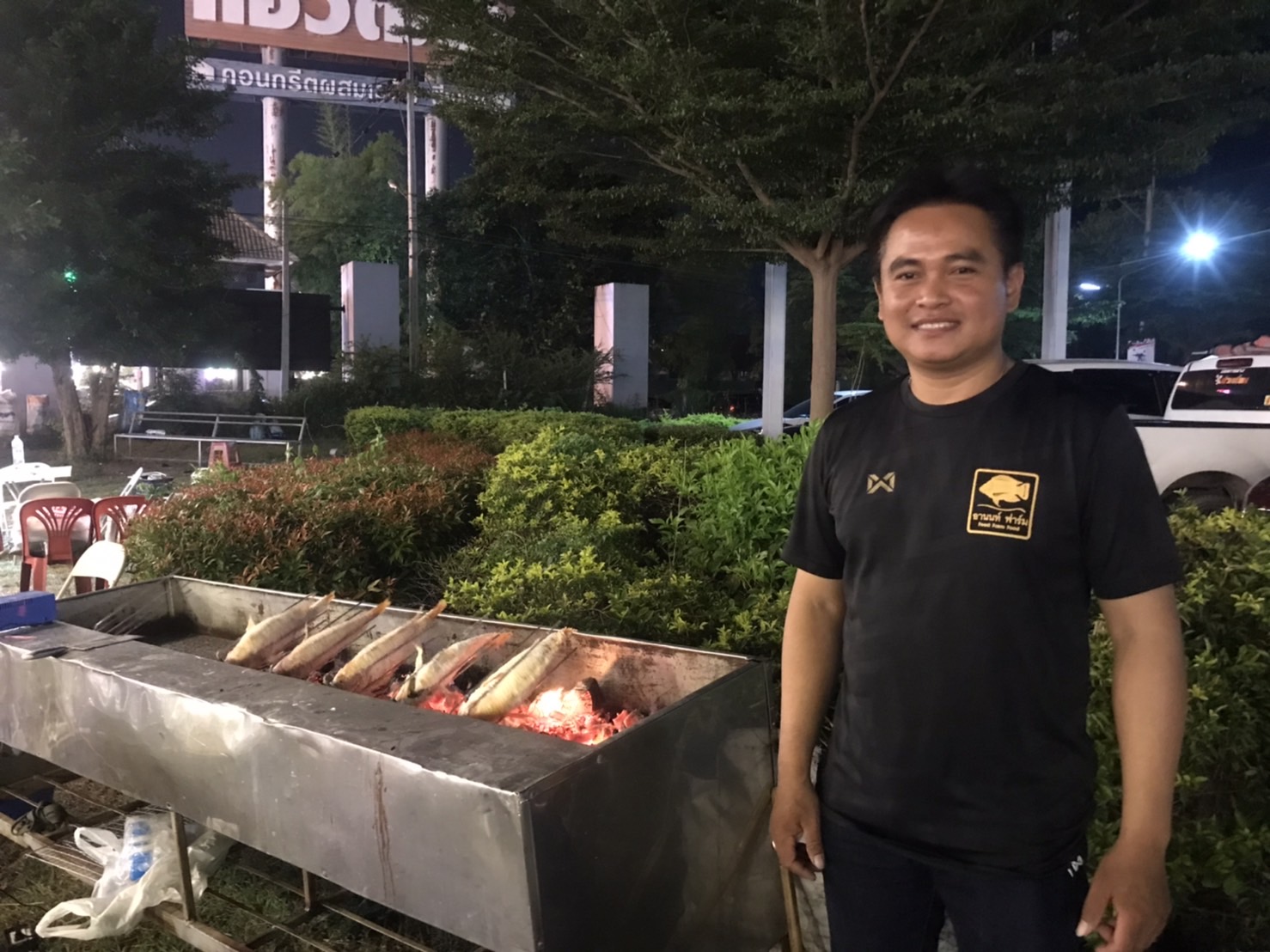 สำนักงานประมงจังหวัดกาญจนบุรี เยี่ยมชมร้านจำหน่ายสินค้าประมง ในงานกินปลากาญจน์ ครั้งที่ 5..คลิก