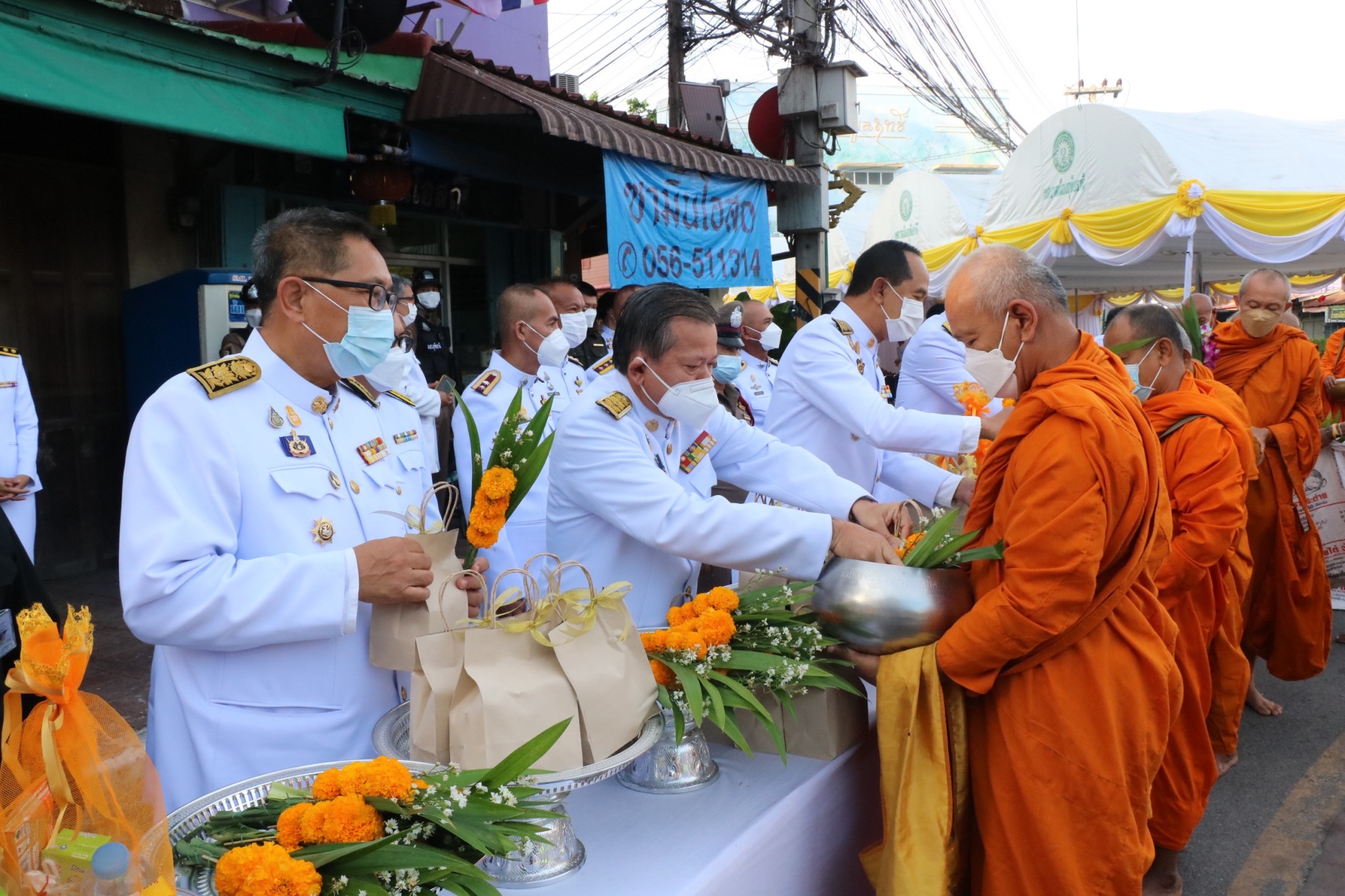 ในวันที่ 5 ธันวาคม 2565 ศูนย์วิจัยและพัฒนาการเพาะเลี้ยงสัตว์น้ำจืดอุทัยธานี มอบหมายให้นายประสิทธิ์ นิยมไทย ตำแหน่งนักวิชาการประมงชำนาญการ เ เข้าร่วมพิธีเนื่องในวันคล้ายวันพระบรมราชสมภพพระบาทสมเด็จพระบรมชนกาธิเบศร มหาภูมิพลอดุลยเดชมหาราช บรมนาถบพิตร วันชาติ และวันพ่อแห่งชาติ 5 ธันวาคม 2565 โดยร่วมทำบุญตักบาตรถวายพระราชกุศล ณ บริเวณห้าแยกวิทยุ อำเภอเมือง จังหวัดอุทัยธานี ร่วมพิธีวางพานพุ่มดอกไม้และพิธีถวายบังคม ณ อาคารสำนักงานเหล่ากาชาดจังหวัดอุทัยธานี โดยมีผู้ว่าราชการจังหวัดอุทัยธานี เป็นประธาน พร้อมข้าราชการพลเรือน ทหาร ตำรวจ ประธานแม่บ้านมหาดไทยจังหวัด จิตอาสาพระราชทาน องค์กรเอกชน นักเรียน นักศึกษา และประชาชน