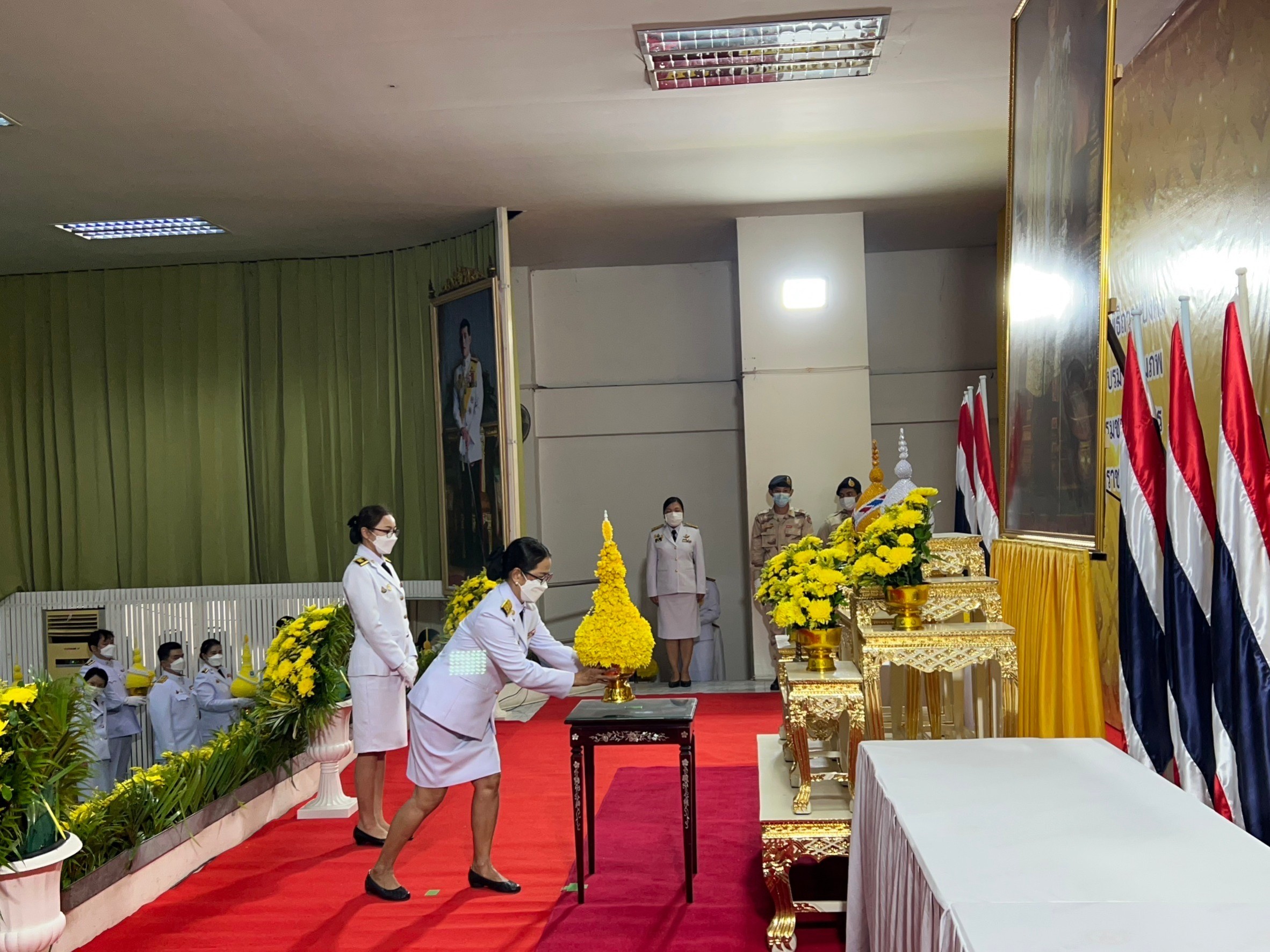 ร่วมพิธีวางพานพุ่มดอกไม้และพิธีถวายบังคม เพื่อแสดงความจงรักภักดีและน้อมรำลึกในพระมหากรุณาธิคุณอันหาที่สุดมิได้ เนื่องในวันคล้ายวันพระบรมราชสมภพ พระบาทสมเด็จพระบรมชนกาธิเบศร มหาภูมิพลอดุลยเดชมหาราช บรมนาถบพิตร วันชาติ และวันพ่อแห่งชาติ 5 ธันวาคม 2565..คลิก