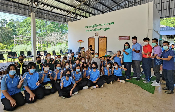 โครงการถ่ายทอดองค์ความรู้สู่เยาวชนโรงเรียนในพื้นที่หมู่บ้านรอบศูนย์ศึกษาการพัฒนาอ่าวคุ้งกระเบนฯ..คลิก
