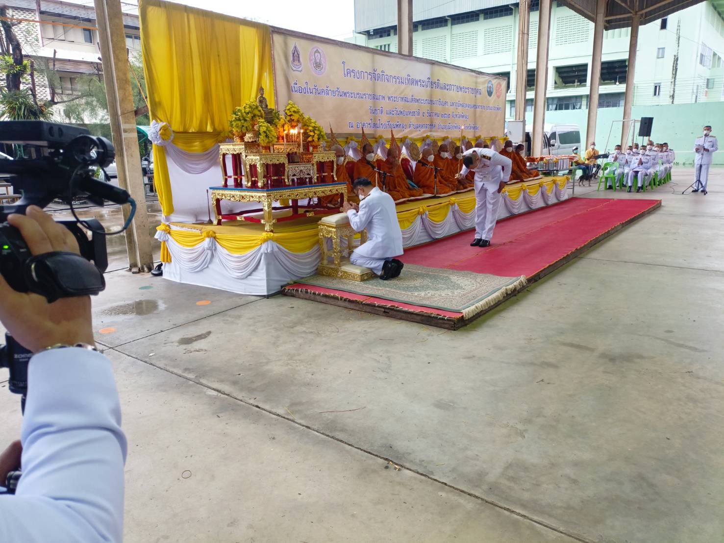 ประมงจังหวัดพัทลุง พร้อมด้วย กลุ่มบริหารและยุทธศาสตร์  เข้าร่วมพิธีทำบุญตักบาตร  เนื่องในวันคล้ายวันพระบรมราชสมภพ พระบาทสมเด็จพระบรมชนกาธิเบศร มหาภูมิพลอดุลยเดชมหาราช   ณ บริเวณอาคารโดม โรงเรียนพัทลุง..คลิก