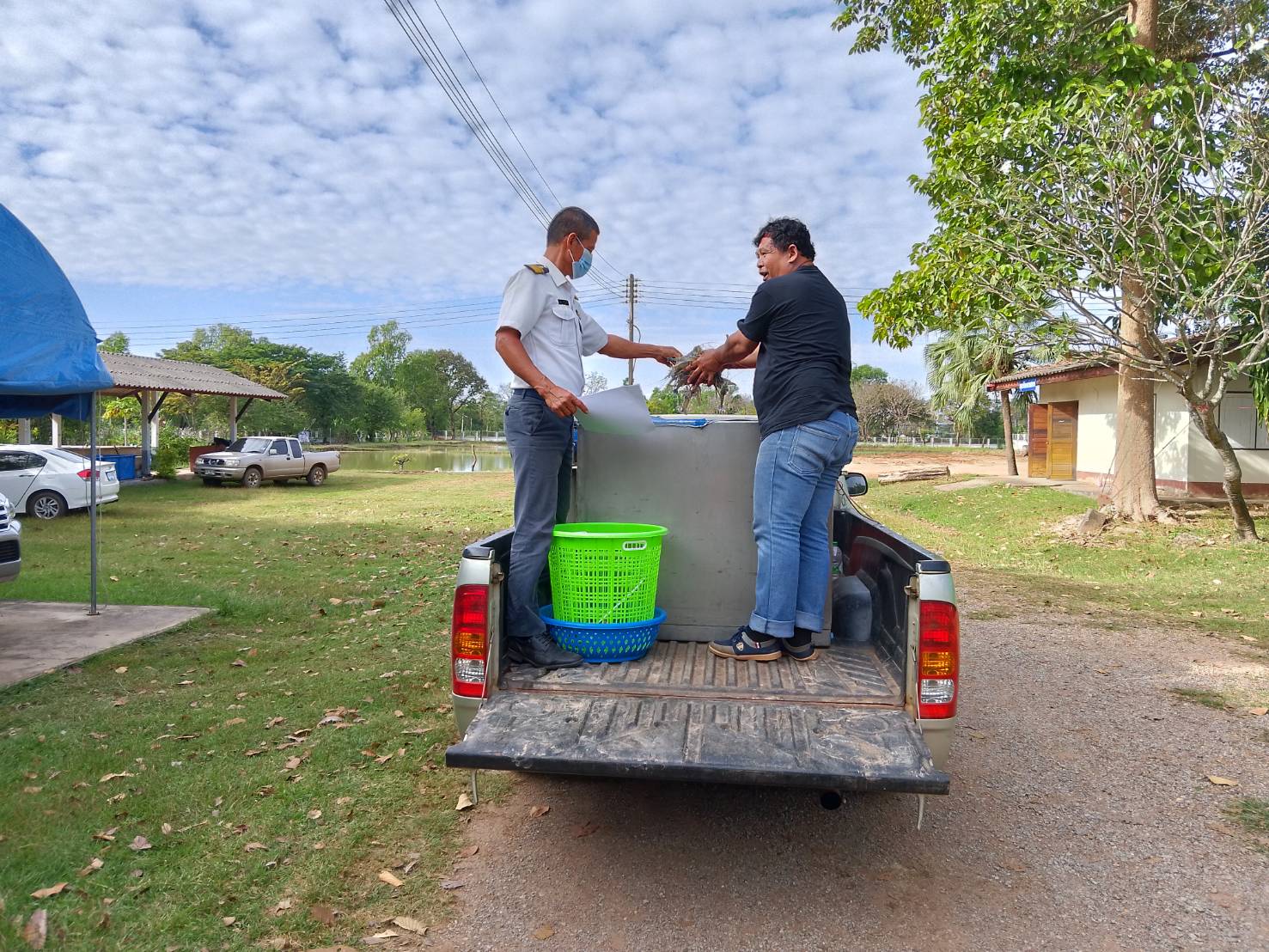 ตรวจสอบสินค้าประมง ส่งออกไปยัง สปป.ลาว..คลิก