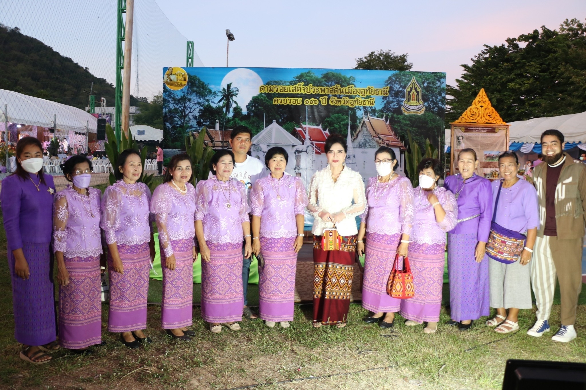 วันที่ 9 ธันวาคม 2565  ศูนย์วิจัยและพัฒนาการเพาะเลี้ยงสัตว์น้ำจืดอุทัยธานี มอบหมายให้ นางทวีโชค สุขประสงค์ ตำแหน่ง เจ้าพนักงานธุรการชำนาญงาน เข้าร่วมงานในพิธีเปิดงาน “อุทัยธานี ของดีอยู่ที่ผ้า” ครั้งที่ 2 แต่งไทยย้อนยุคตามรอยเสด็จประพาสต้นเมืองอุทัยธานี ครบรอบ 116 ปี จังหวัดอุทัยธานี ประจำปี 2565  ณ สนามกีฬากลางจังหวัดอุทัยธานี อำเภอเมืองอุทัยธานี จังหวัดอุทัยธานี