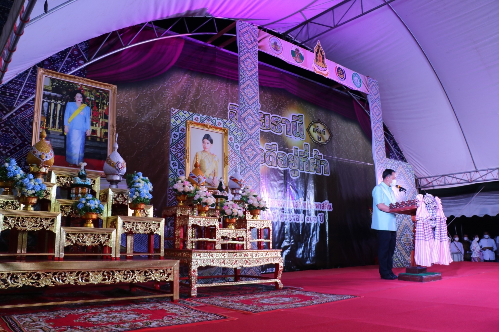 วันที่ 9 ธันวาคม 2565  ศูนย์วิจัยและพัฒนาการเพาะเลี้ยงสัตว์น้ำจืดอุทัยธานี มอบหมายให้ นางทวีโชค สุขประสงค์ ตำแหน่ง เจ้าพนักงานธุรการชำนาญงาน เข้าร่วมงานในพิธีเปิดงาน “อุทัยธานี ของดีอยู่ที่ผ้า” ครั้งที่ 2 แต่งไทยย้อนยุคตามรอยเสด็จประพาสต้นเมืองอุทัยธานี ครบรอบ 116 ปี จังหวัดอุทัยธานี ประจำปี 2565  ณ สนามกีฬากลางจังหวัดอุทัยธานี อำเภอเมืองอุทัยธานี จังหวัดอุทัยธานี..คลิก