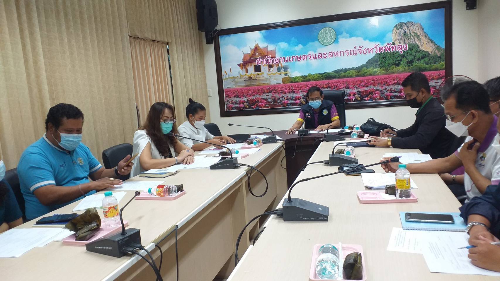 ประมงจังหวัดพัทลุง ประชุมเพื่อติดตามความก้าวหน้าของการจัดกิจกรรมแข่งขันกีฬาและงานเลี้ยงส่งท้ายปีเก่าต้อนรับปีใหม่ หน่วยงานสังกัดกระทรวงเกษตรและสหกรณ์จังหวัดพัทลุง..คลิก