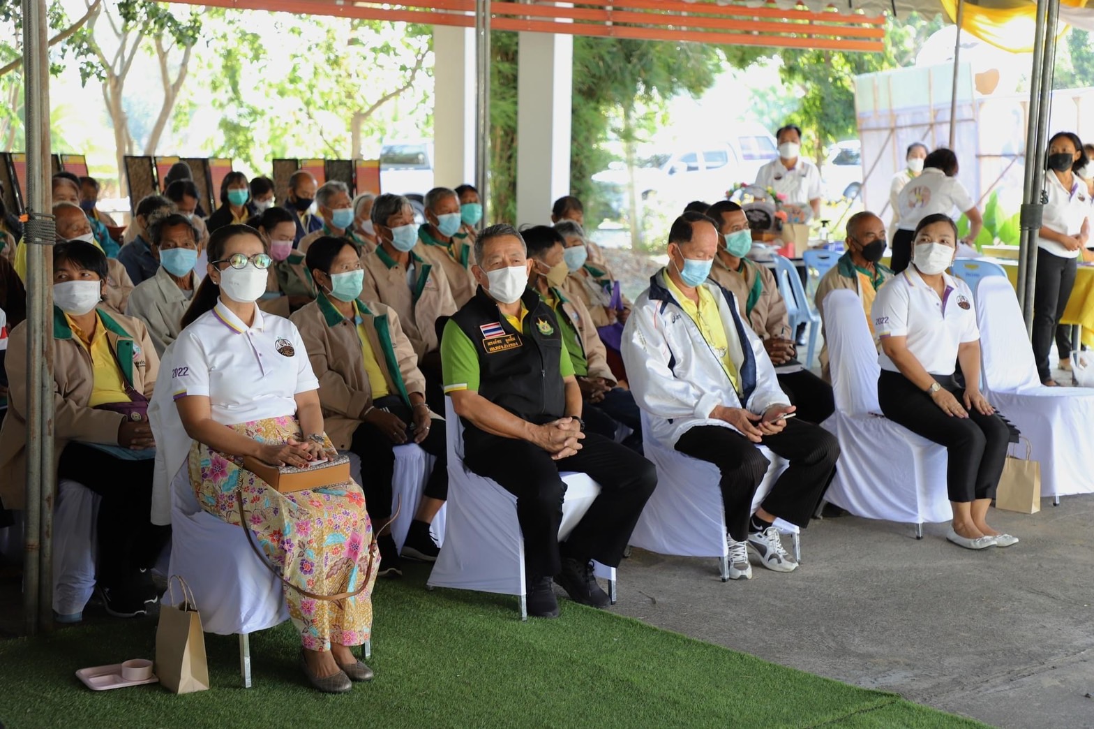 ศูนย์ฯ อ่างทอง ร่วมงานวันดินโลก (World Soil Day) ปี 2565 ภายใต้หัวข้อ Soils : Where food begins อาหาร ก่อกำเนิด เกิดจากดิน”..คลิก
