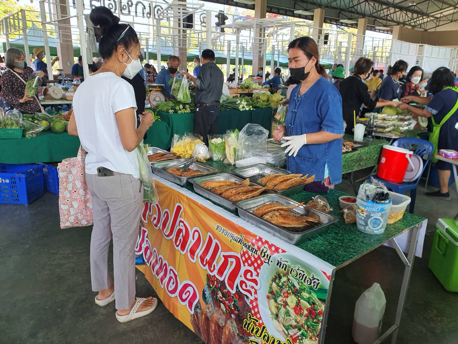 การดำเนินกิจกรรม Fisherman Market ณ ตลาดเกษตรกร จังหวัดกาญจนบุรี