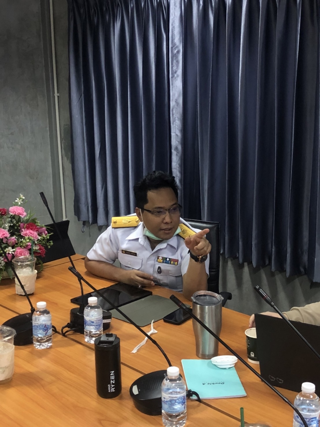 นายปัถฐพล ประพฤติ หัวหน้ากลุ่มวิเคราะห์และพัฒนาระบบการตรวจสอบเรือประมง สินค้าสัตว์น้ำ และปัจจัยการผลิต ร่วมประชุมติดตามความคืบหน้า การประมงของไทยให้ปลอดสัตว์น้ำที่มาจากการทำประมงผิดกฏหมาย IUU Free Thailand..คลิก