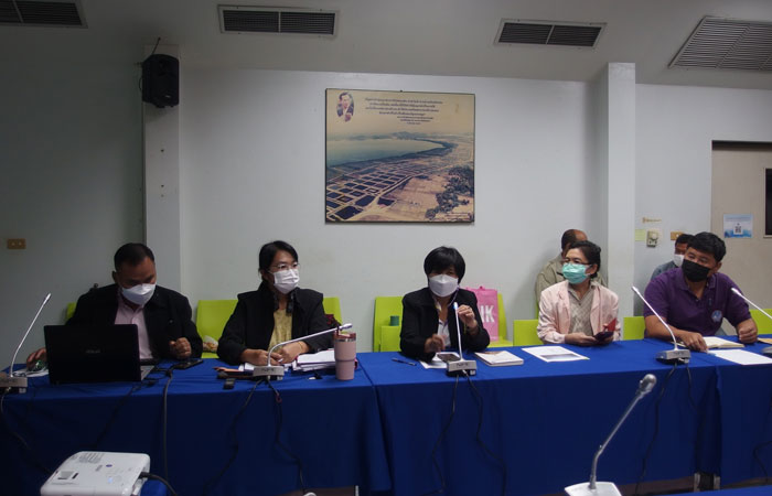 ประชุมติดตามการดำเนินงานขออนุญาตใช้พื้นที่ทำประโยชน์ในเขตป่าสงวนแห่งชาติป่าคุ้งกระเบนและป่าอ่าวแขมหนู ณ ห้องประชุมกะพงทอง ศูนย์ศึกษาการพัฒนาอ่าวคุ้งกระเบนฯ..คลิก