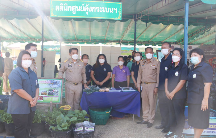 โครงการคลินิกเกษตรเคลื่อนที่ ในพระราชานุเคราะห์สมเด็จพระบรมโอรสาธิราช สยามมกุฎราชกุมาร ณ วัดคมบาง ม.2 ต.คมบาง อ.เมือง จ.จันทบุรี