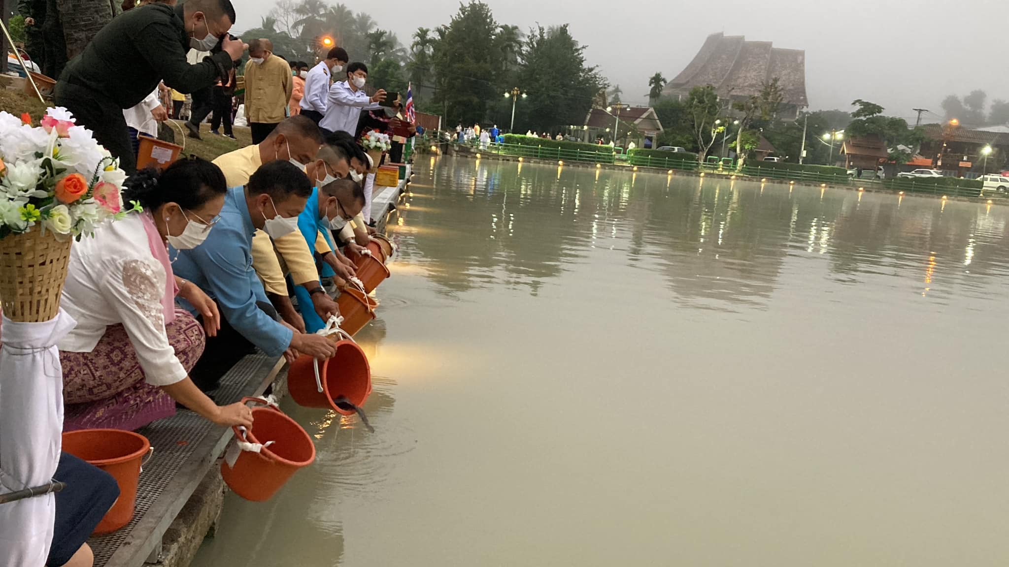 พิธีทำบุญตักบาตรและปล่อยปลาถวายพระราชกุศลแด่ สมเด็จพระเจ้าลูกเธอเจ้าฟ้าพัชรกิติยาภา นเรนทิราเทพยวดี กรมหลวงราชสาริณีสิริพัชร มหาวัชรราชธิดา
