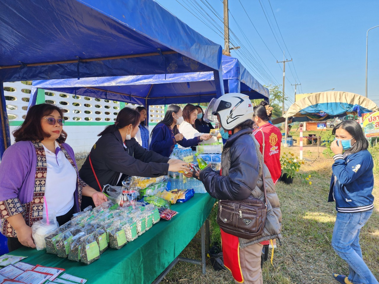 ประมงมุกดาหารร่วมบริการจุดบริการประชาชน ในช่วงเทศกาลปีใหม่ 2566