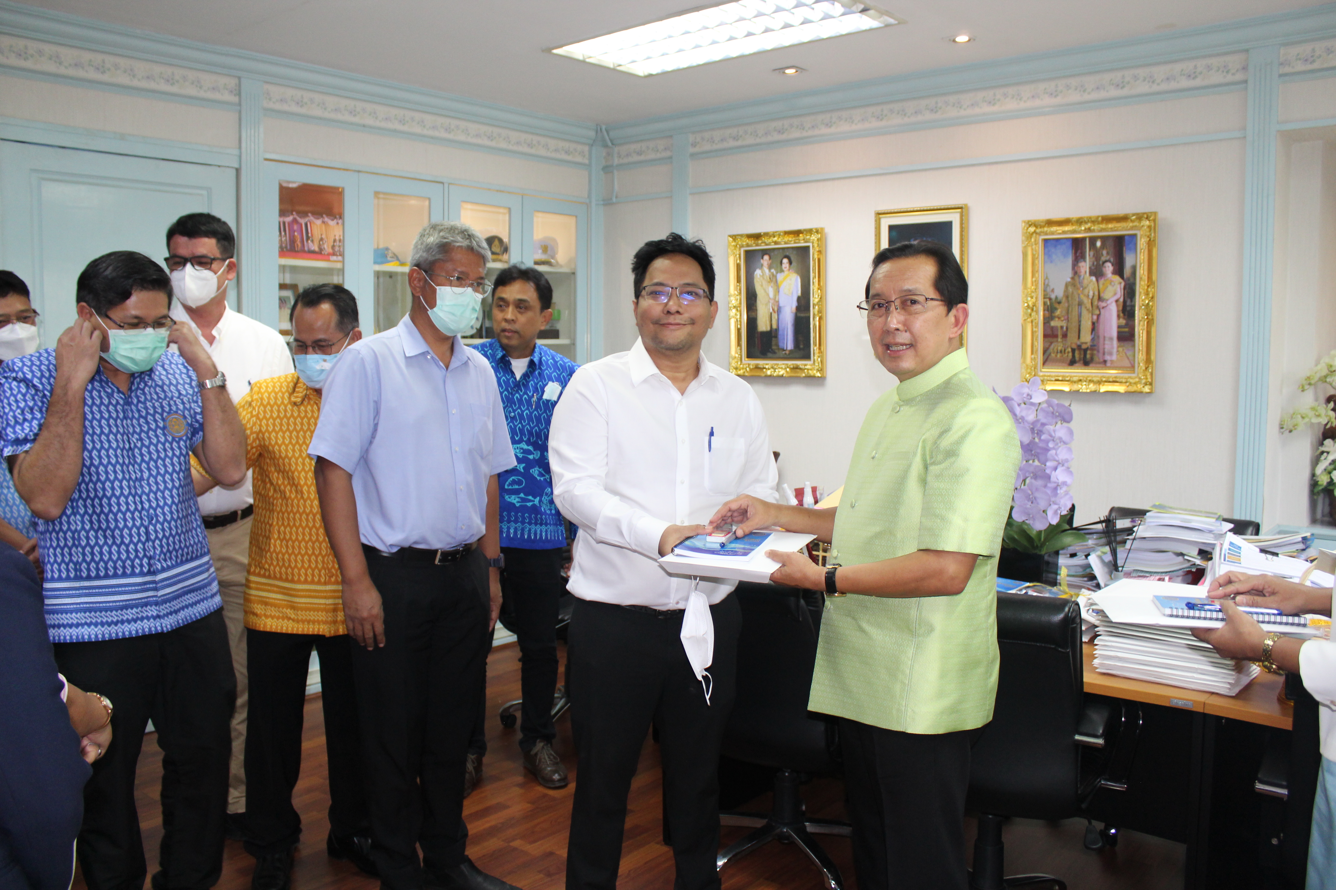 นายปัถฐพล ประพฤติ หัวหน้ากลุ่มวิเคราะห์และพัฒนาระบบการตรวจสอบเรือประมง สินค้าสัตว์น้ำ เข้าร่วมพิธีทำบุญเพื่อถวายพระพรแด่ สมเด็จพระเจ้าลูกเธอ เจ้าฟ้าพัชรกิติยาภา นเรนทิราเทพยวดี กรมหลวงราชสาริณีสิริพัชร มหาวัชรราชธิดา..คลิก