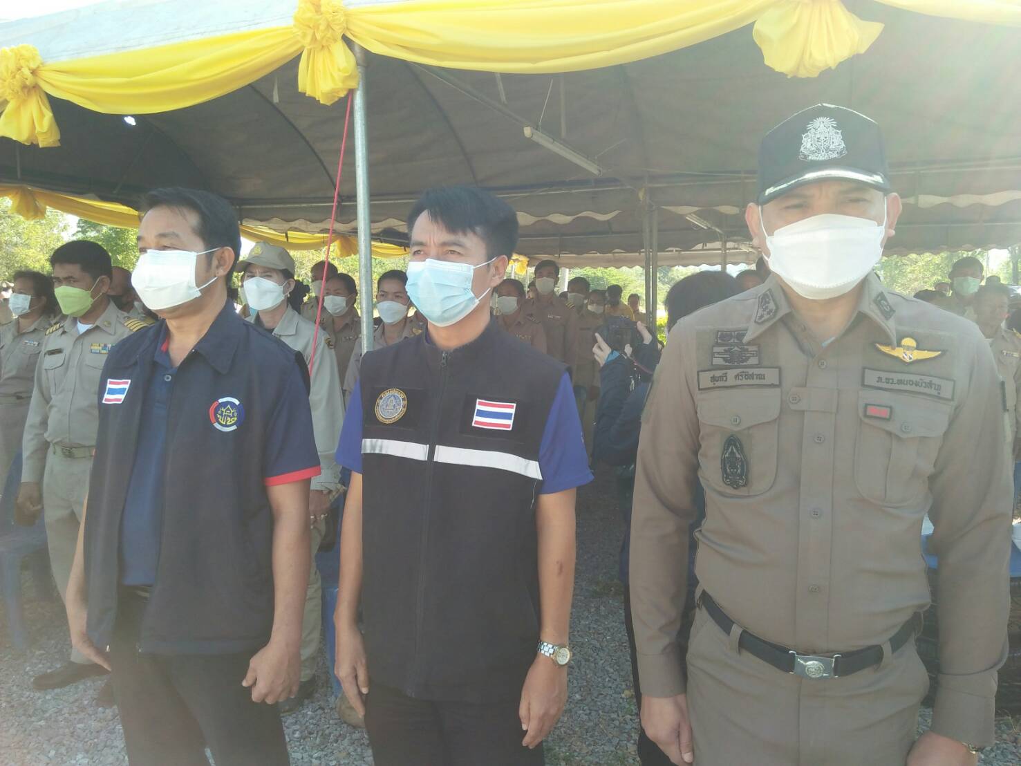 วันที่ 30 ธันวาคม 2565  นายวิทยา ประเสริฐสังข์ ประมงอำเภอโนนสังและส่วนราชการร่วมออกตรวจเยี่ยมและให้กำลังใจเจ้าหน้าที่เข้าเวรหน้าที่จุดตรวจหน้าเทศบาลตำบลบ้านค้อ และจุดบริการอำเภอโนนสัง เพื่อป้องกันและลดอุบัติเหตุในช่วงเทศกาลปีใหม่..คลิก