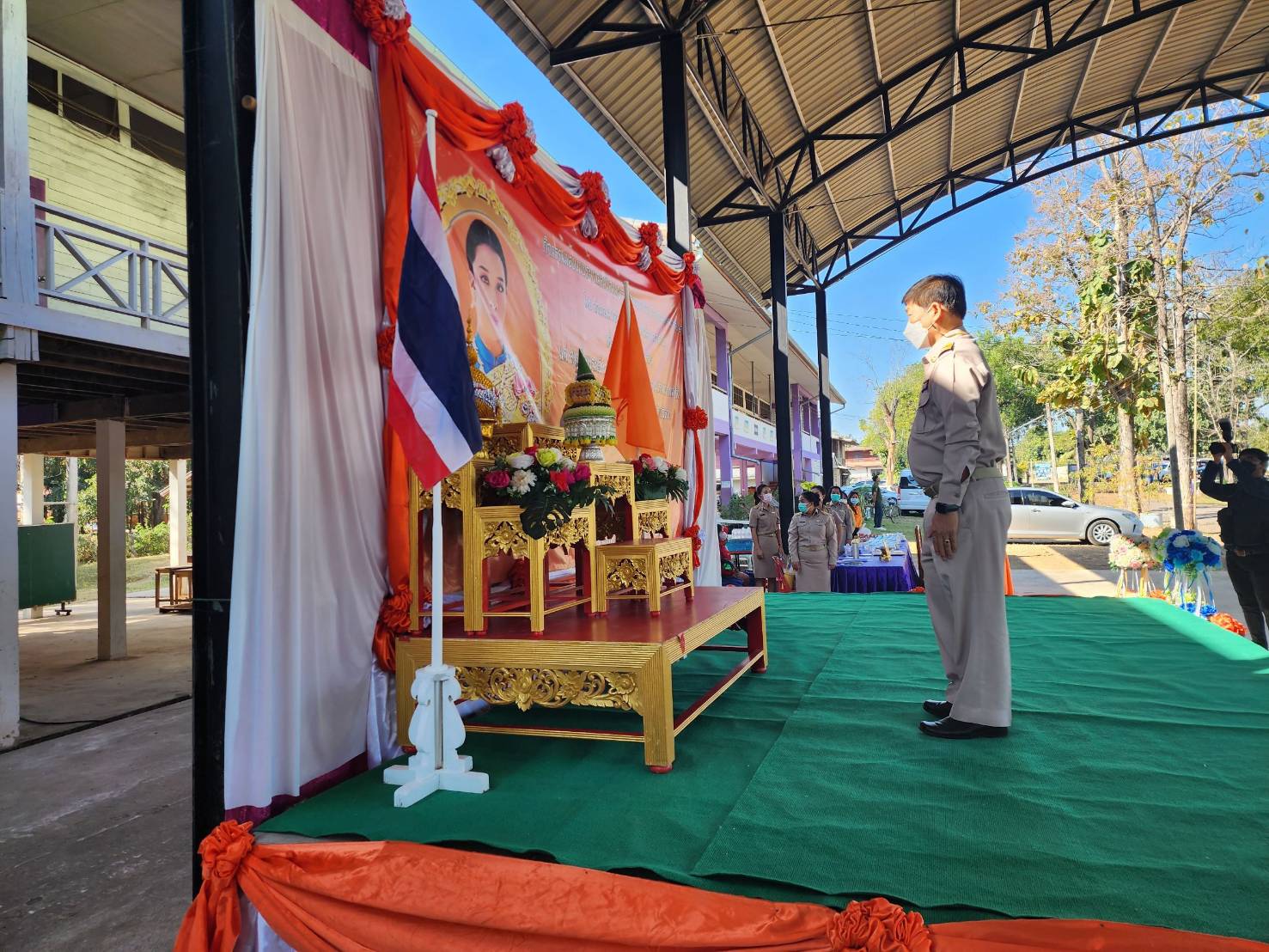 วันที่ 30 ธันวาคม พ.ศ. 2565  นายเมธา ตาลเหล็ก ประมงอำเภอนากลาง ร่วมมอบเงินสนับสนุนการก่อสร้างอาคารอนุบาล และมอบทุนการศึกษาสำหรับนักเรียนเรียนดียากจน ที่ได้รับงบประมาณสนับสนุน จากกลุ่มบริษัท น้ำตาลเอราวัณ จำกัด เพื่ิอบำเพ็ญกุศลถวายพระพรแด่สมเด็จพระเจ้าลูกเธอ เจ้าฟ้าพัชรกิติยาภา นเรนทิราเทพยวดีกรมหลวงราชสาริณีสิริพัชร มหาวัชรราชธิดา ให้ทรงหายจากพระอาการประชวรโดยเร็ว..คลิก