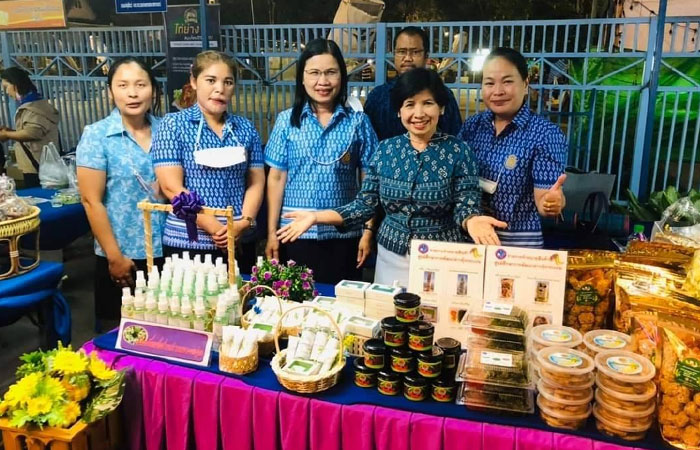 ศูนย์ศึกษาการพัฒนาอ่าวคุ้งกระเบนฯ ร่วมจัดนิทรรศการและแนะนำผลิตภัณฑ์จากสาหร่ายทะเล ในงาน 
