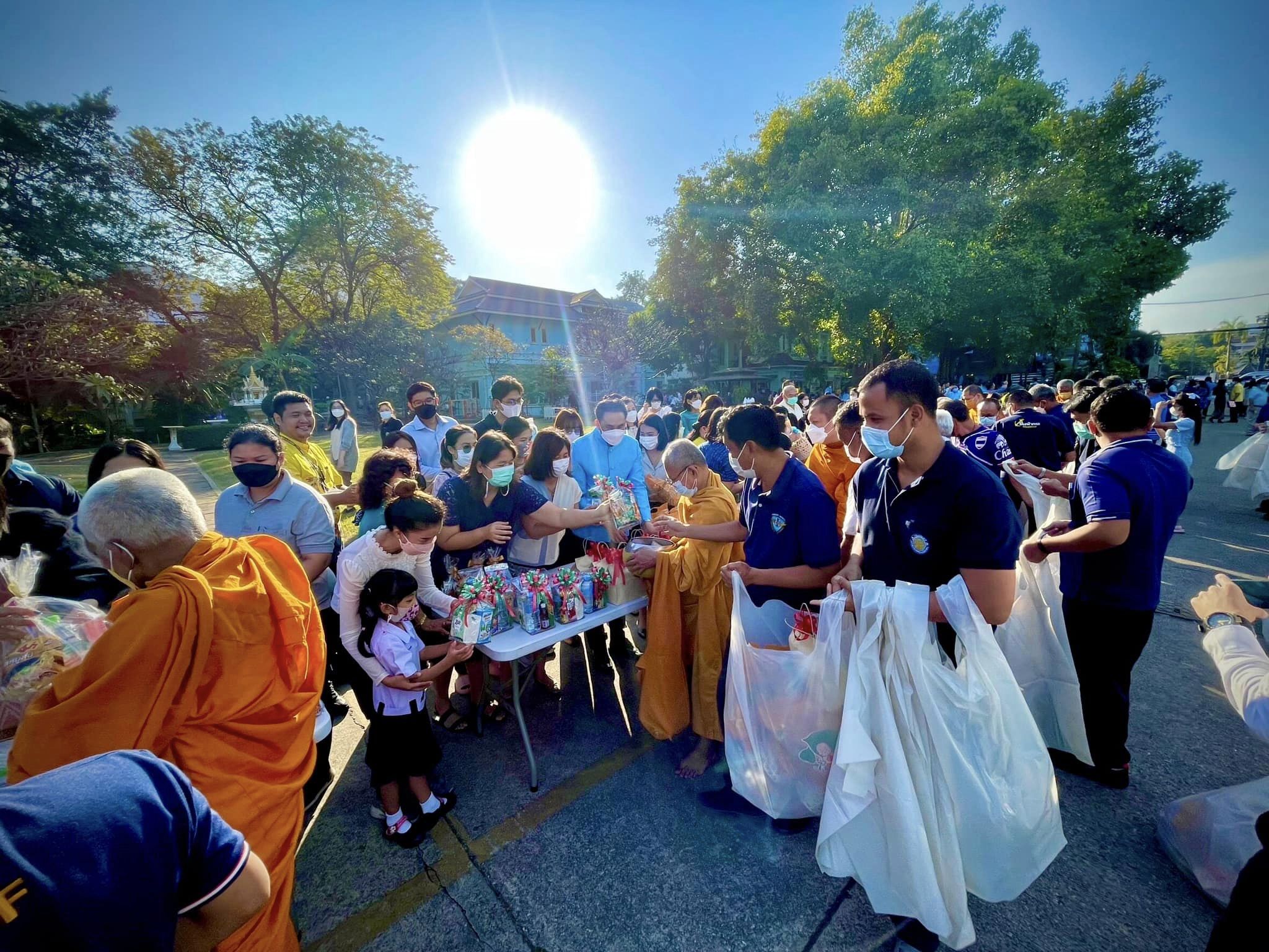 นายเฉลิมชัย สุวรรณรักษ์ อธิบดีกรมประมง เป็นประธานในพิธีเจริญพระพุทธมนต์ พิธีปล่อยพันธุ์สัตว์น้ำ และร่วมเจริญจิตตภาวนา ถวายพระพรแด่สมเด็จพระเจ้าลูกเธอ เจ้าฟ้าพัชรกิติยาภา นเรนทิราเทพยวดี กรมหลวงราชสาริณีสิริพัชร มหาวัชรราชธิดา ให้ทรงหายจากพระอาการประชวรในเร็ววัน..คลิก