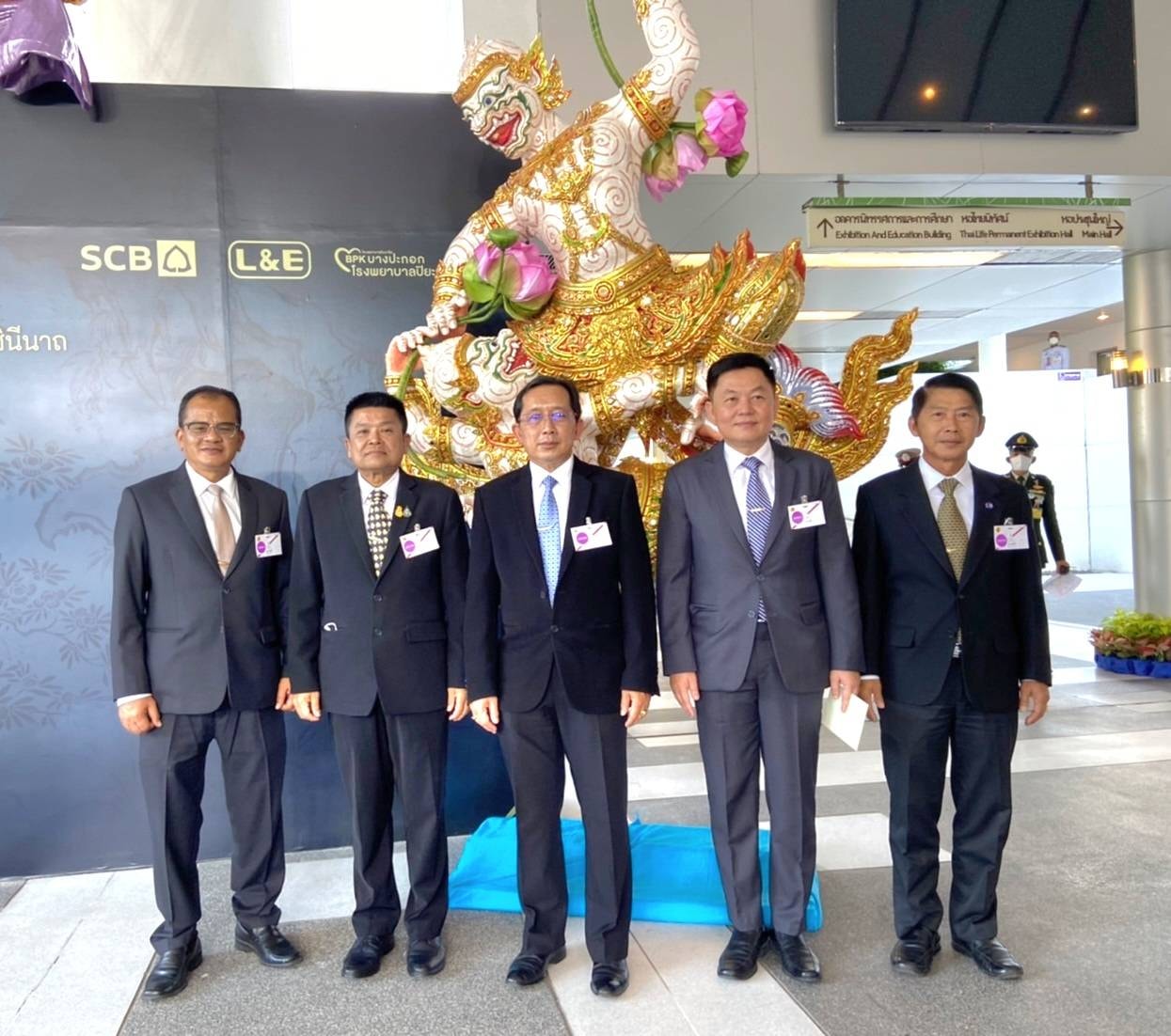 ผู้บริหารกรมประมงร่วมเข้าเฝ้าทูลละอองธุลีพระบาท พระบาทสมเด็จพระเจ้าอยู่หัว และสมเด็จพระนางเจ้าฯ พระบรมราชินี..คลิก