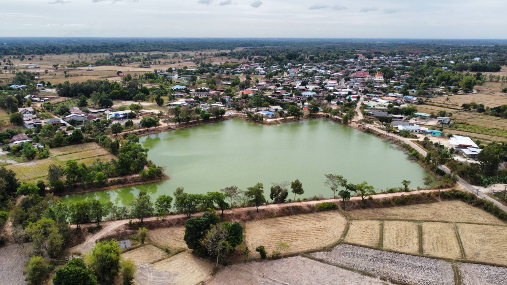 สำนักงานประมงจังหวัดนครพนม พร้อมเจ้าหน้าที่สำนักงานประมงจังหวัดนครพนม ร่วมกับศูนย์วิจัยและพัฒนาการเพาะเลี้ยงสัตว์น้ำจืดนครพนม..คลิก