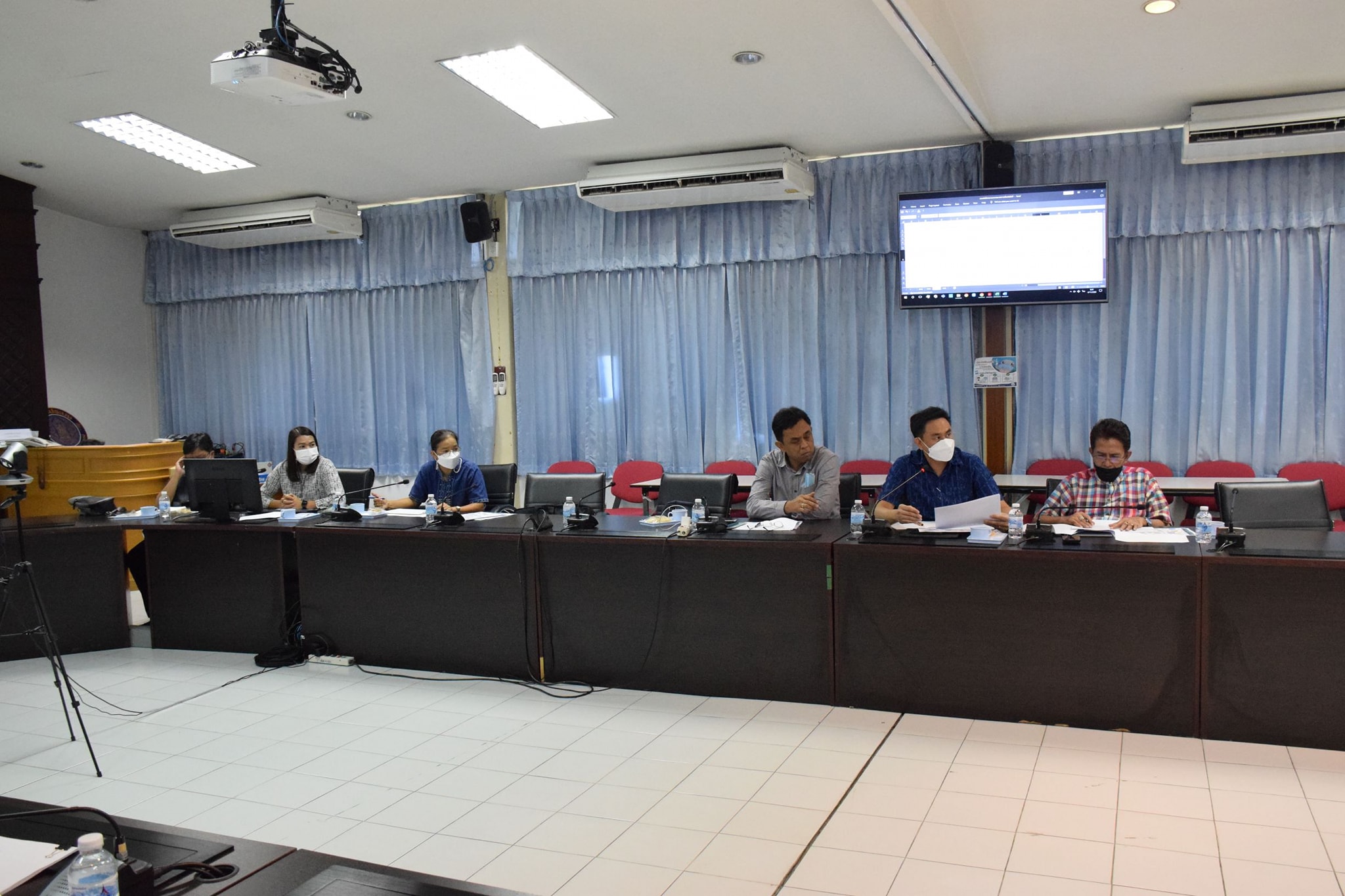 นายบัญชา สุขแก้ว รองอธิบดีกรมประมง เป็นประธานการประชุมหารือการรายงานผลการปฏิบัติงานตามมาตรการเพิ่มประสิทธิภาพการแจ้งเป้า ตรวจสอบ และดำเนินคดีเรือที่ต้องสงสัยว่ามีการกระทำความผิด โดยศูนย์ปฏิบัติการเฝ้าระวังการทำการประมง (FMC)