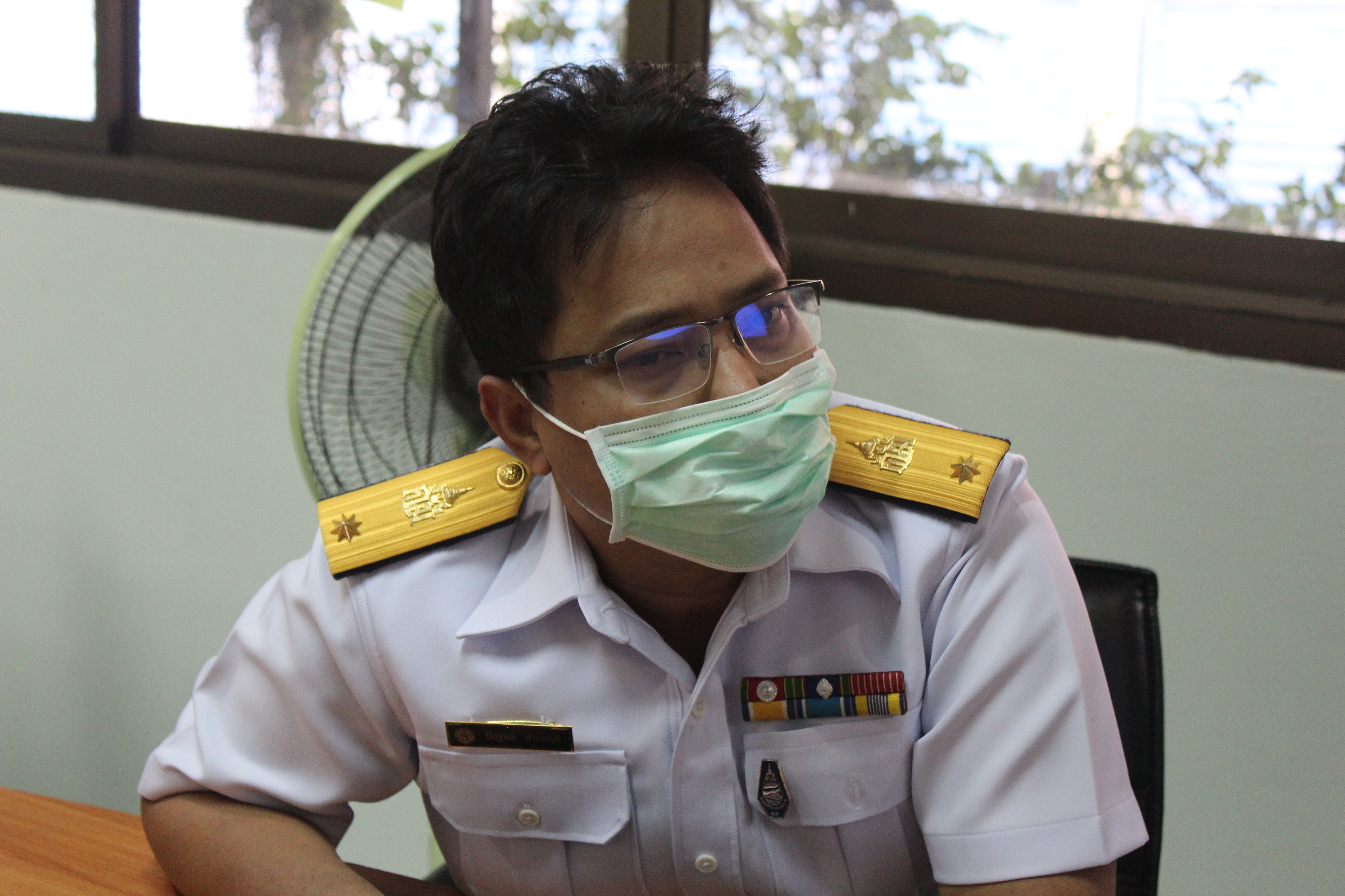 นายปัถฐพล ประพฤติ หัวหน้ากลุ่มวิเคราะห์และพัฒนาระบบการตรวจสอบเรือประมง สินค้าสัตว์น้ำ และปัจจัยการผลิต ประชุมบุคลากรในกลุ่ม ที่เกี่ยวข้องกับงาน iuu free thailand