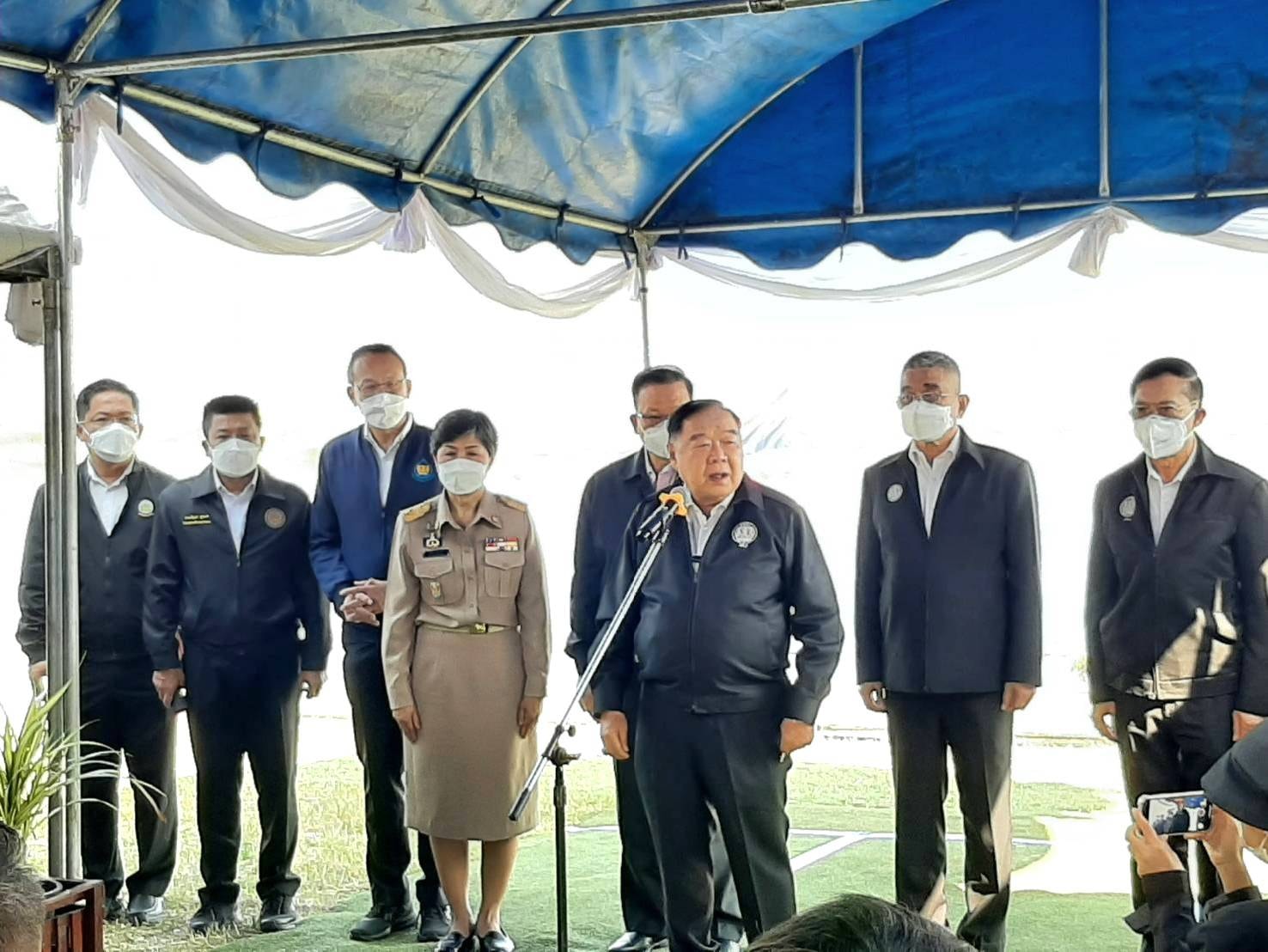 นายบัญชา สุขเเก้ว รองอธิบดีกรมประมง เข้าร่วมประชุมในการลงพื้นที่ติดตามแผนหลักการพัฒนาหนองหาร จังหวัดสกลนคร