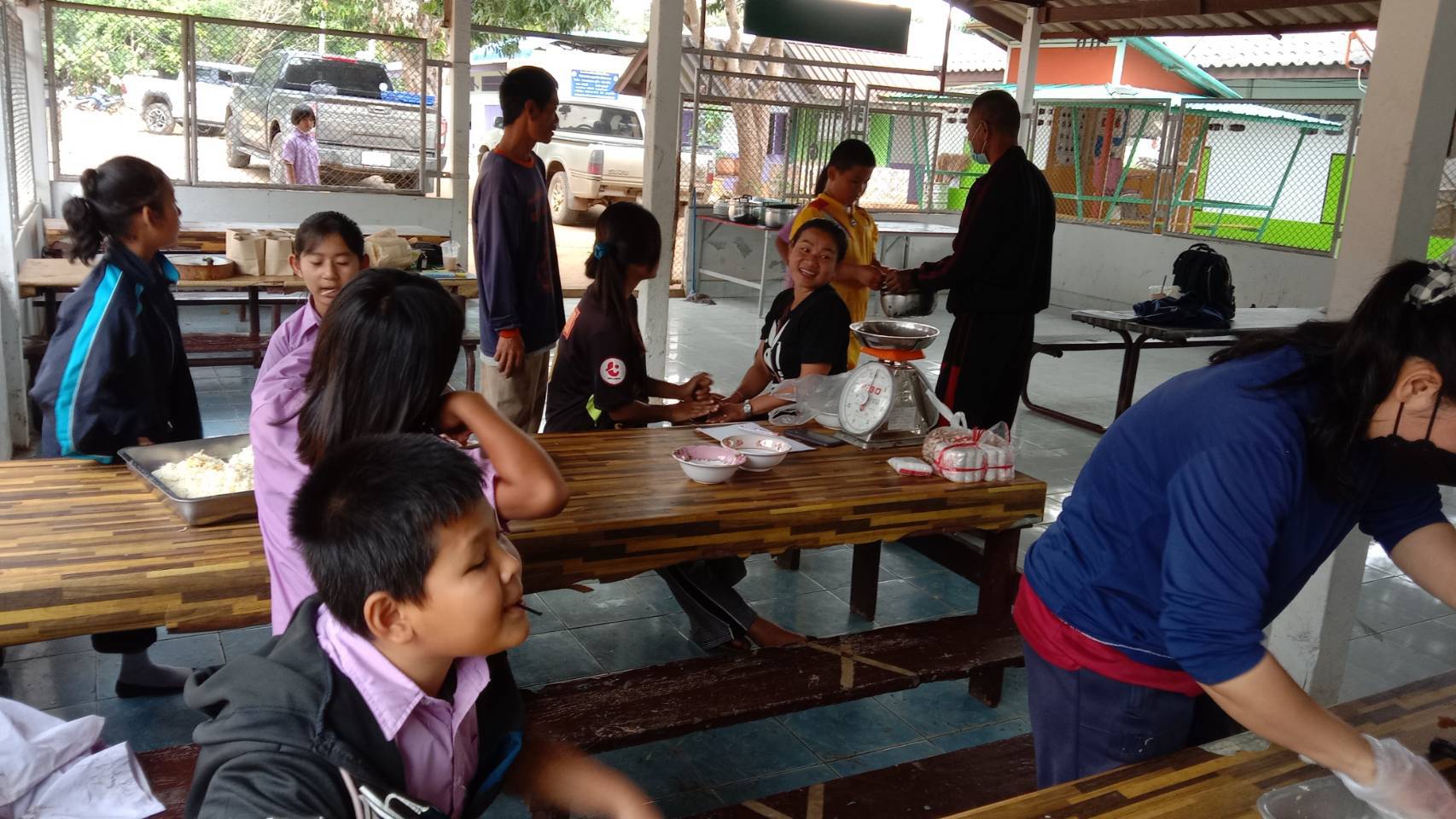 การสอนแปรรูปสัตว์น้ำ ตามโครงการส่งเสริมการดำเนินงานโครงการอันเนื่องมาจากพระราชดำริ