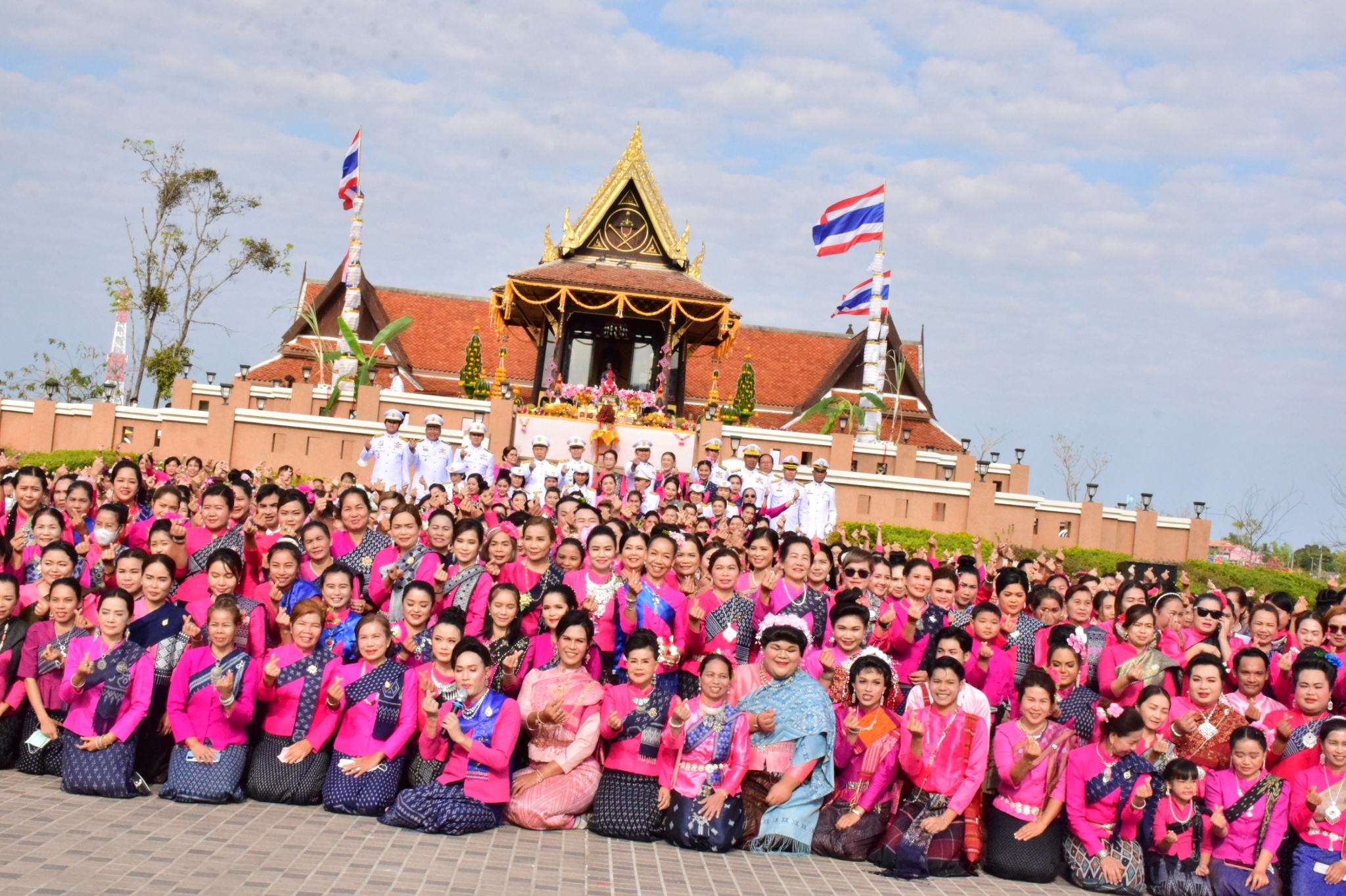 วันที่ 18 มกราคม 2566 สำนักงานประมงจังหวัดหนองบัวลำภู ร่วมพิธีวางพานพุ่มถวายราชสักการะ วันยุทธหัตถี ประจำปี 2566..คลิก