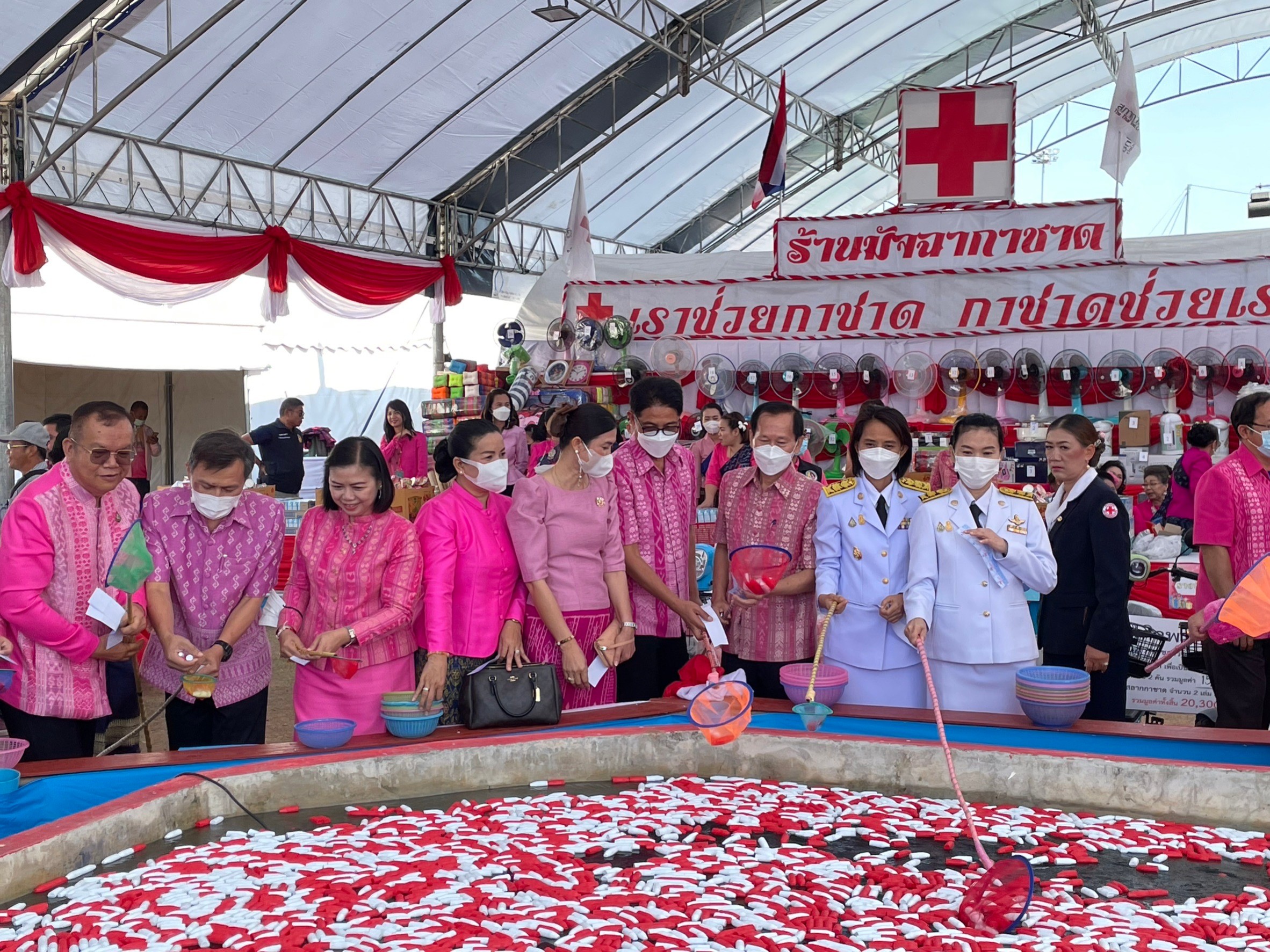 วันที่ 18 มกราคม 2566 lสำนักงานประมงจังหวัดหนองบัวลำภูร่วมพิธีเปิดร้านมัจฉากาชาด ประจำปี 2566..คลิก