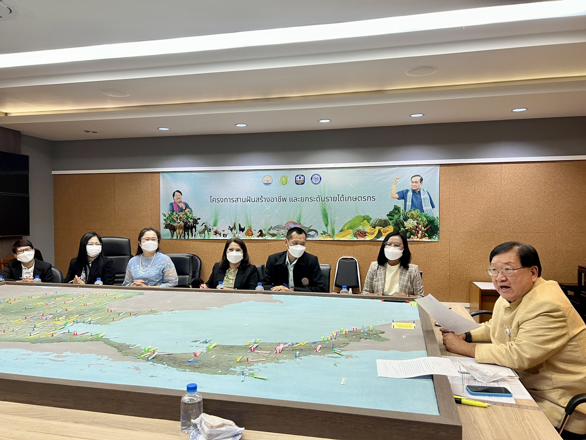 เข้าชี้แจงและให้ข้อมูลรายละเอียดเพื่อตอบกระทู้ถามแยกเฉพาะที่ 469 เรื่องการจัดทำโครงการธนาคารผลผลิตสัตว์น้ำแบบมีส่วนร่วม..คลิก