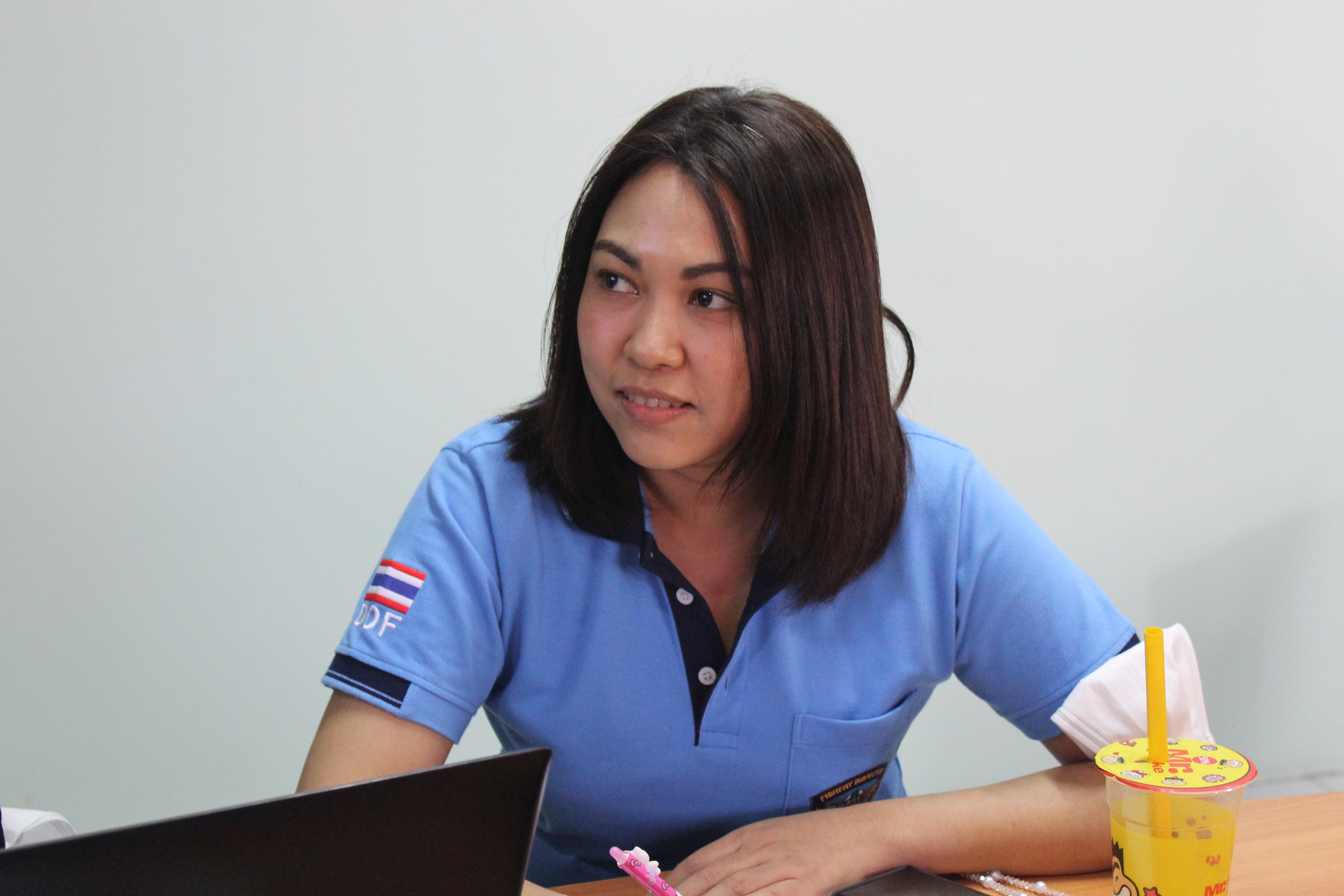 นายปัถฐพล ประพฤติ หัวหน้ากลุ่มวิเคราะห์และพัฒนาระบบการตรวจสอบเรือประมง สินค้าสัตว์น้ำ และปัจจัยการผลิต ประชุมแบ่งงานกับเจ้าหน้าที่ในสังกัด
