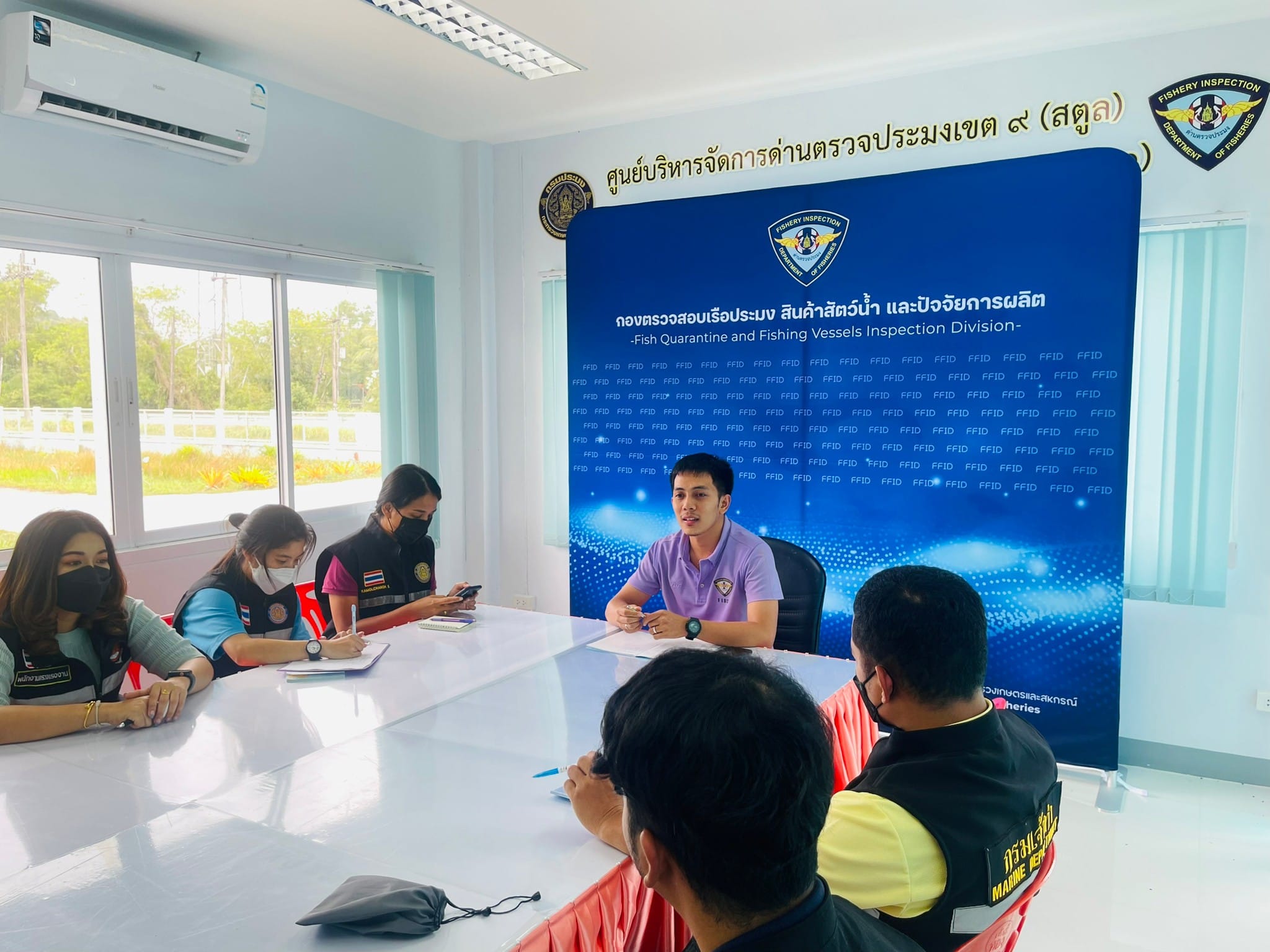 วันที่ 25 มกราคม 2565 เวลา 14.30 น. : สำนักงานศูนย์ควบคุมการแจ้งเรือเข้าออกปากบารา จัดประชุมเจ้าหน้าที่ชุดสหวิชาชีพศูนย์ควบคุมการแจ้งเรือเข้าออกปากบาราประจำเดือนมกราคม ณ ห้องประชุมศูนย์บริหารจัดการด่านตรวจประมงเขต 9 (สตูล)..คลิก