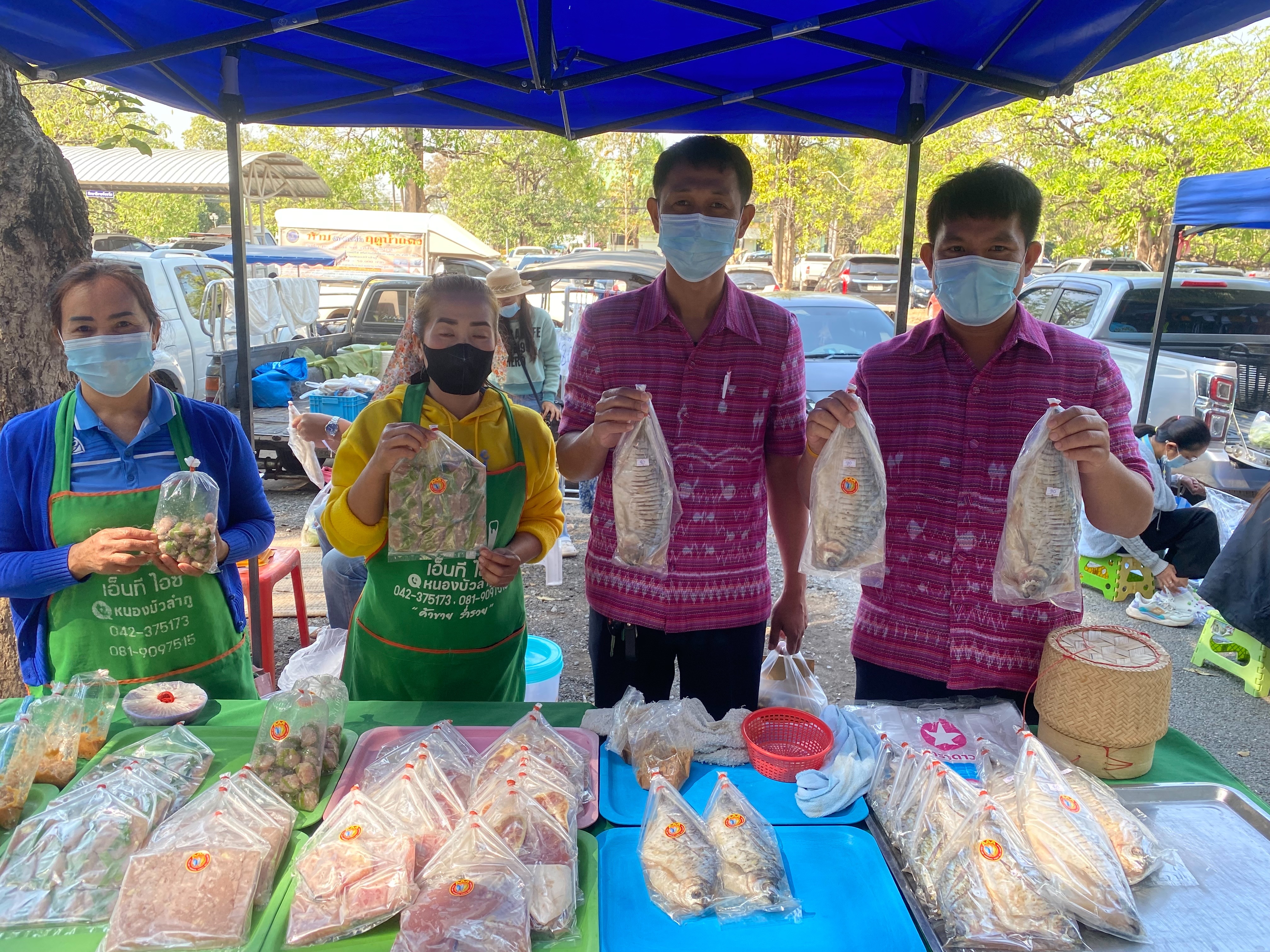 วันที่ 27 มกราคม 2566 สำนักงานประมงจังหวัดหนองบัวลำภู  ตรวจเยี่ยมและติดตามการจำหน่ายผลิตภัณฑ์แปรรูปสัตว์น้ำ ของกลุ่มวิสาหกิจชุมชนแปรรูปปลาห้วยบง 3 ตรา 3 A ภายใต้กิจกรรม FISHERMAN MARKET @ NONGBUALAMPHU..คลิก