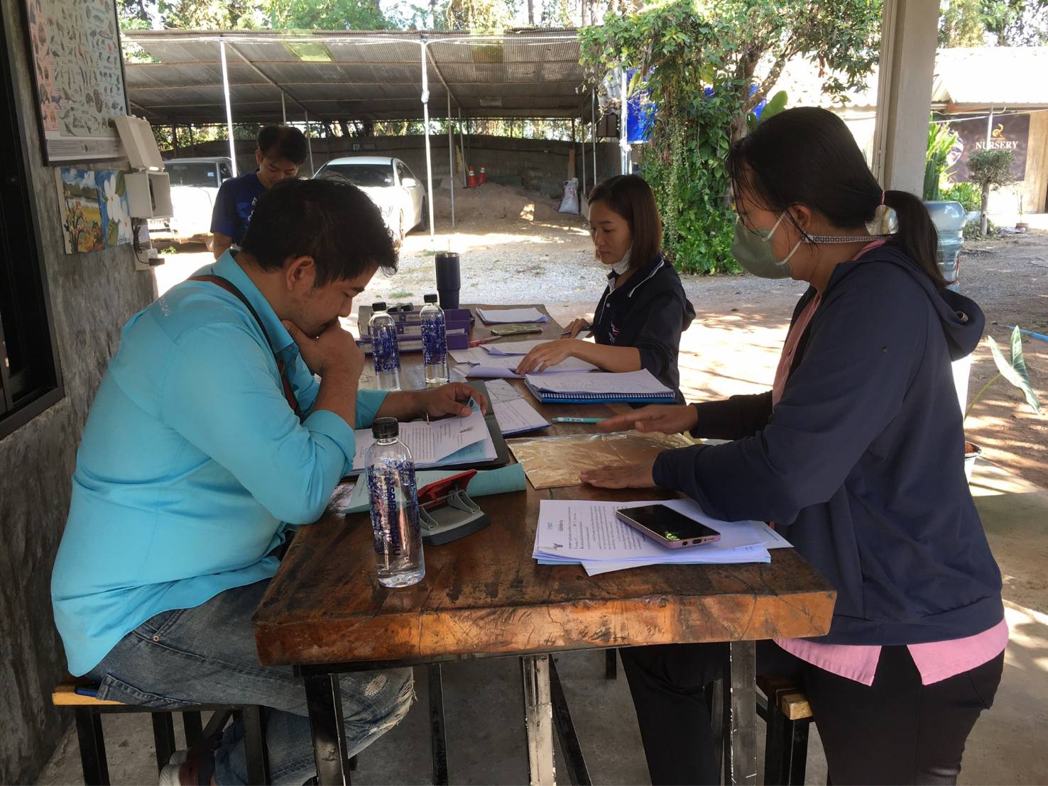 เข้าตรวจประเมินสถานประกอบการเพาะเลี้ยงสัตว์น้ำเพื่อการส่งออก (สอ.3) ในการตรวจสุขภาพอนามัยฟาร์มเพื่อต่ออายุการรับรองสุขอนามัยฟาร์มกบสวยงาม ของ ศรีบุญชูฟาร์ม..คลิก