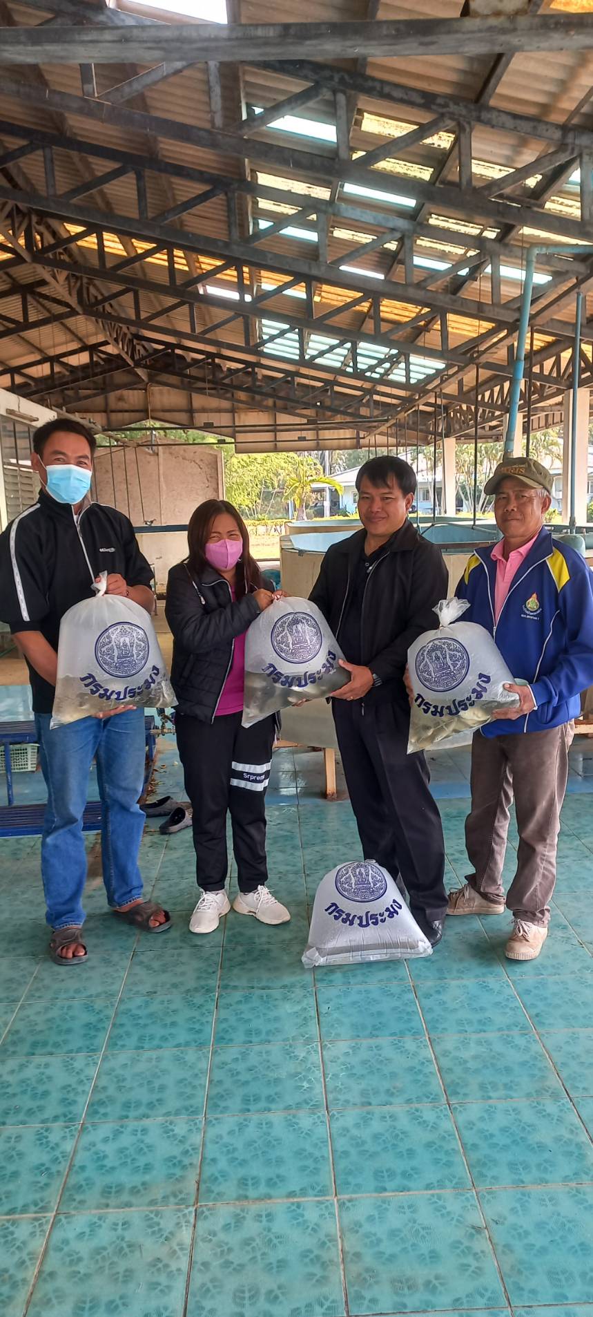 สนับสนุนพันธุ์ปลาให้กับทางโรงเรียนบ้านห้วยแก้ว ตำบลห้วยแก้ว อำเภอภูกามยาว จังหวัดพะเยา และ โรงเรียนบ้านหนองหล่ม ตำบลหนองหล่ม อำเภอดอกคำใต้ จังหวัดพะเยา