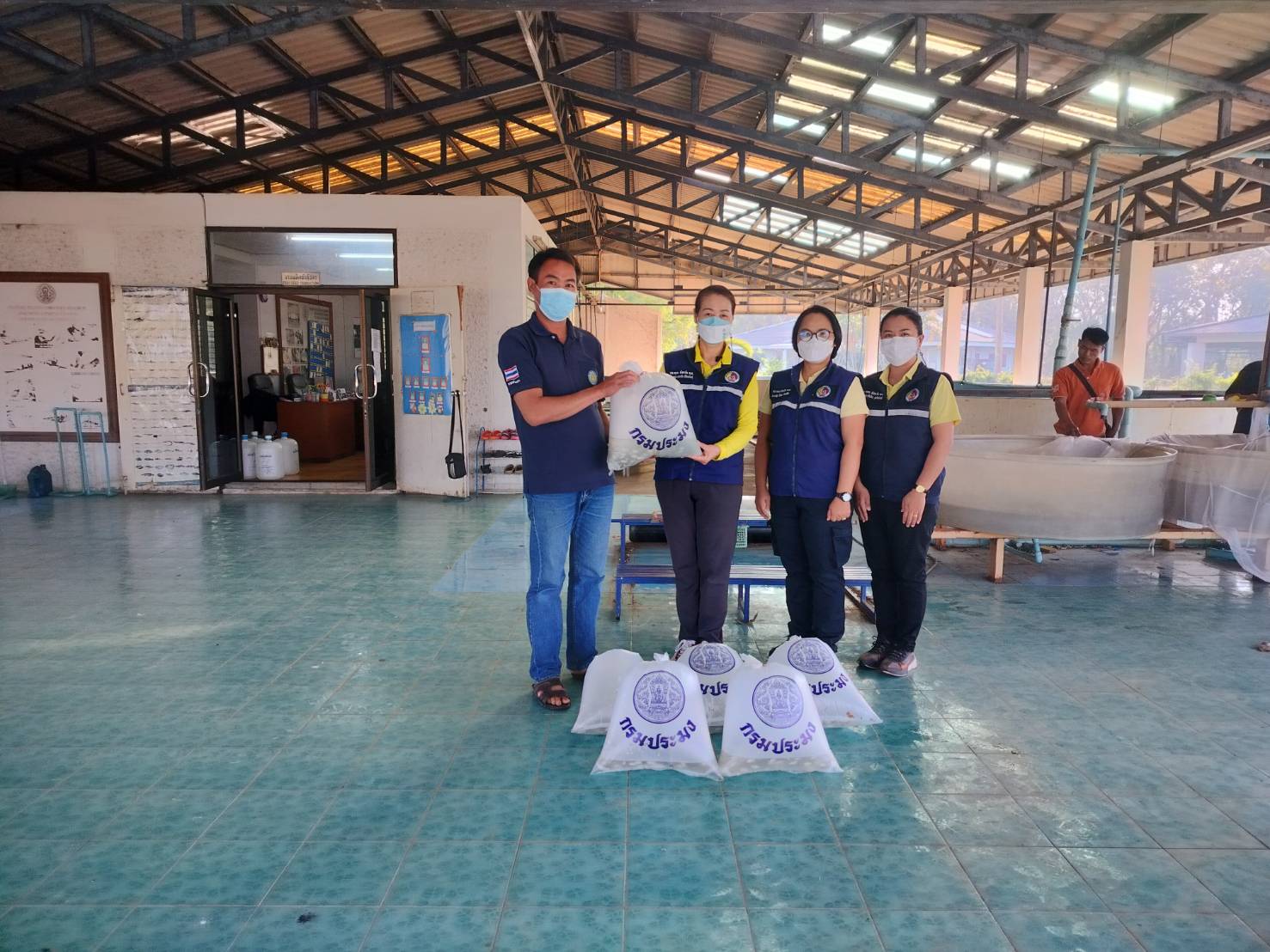 สนับสนุนพันธุ์ปลา จำนวน 2,000 ตัว ให้กับ  โรงเรียนบ้านขุนกำลัง  ตำบลขุนควร อำเภอปง จังหวัดพะเยา..คลิก