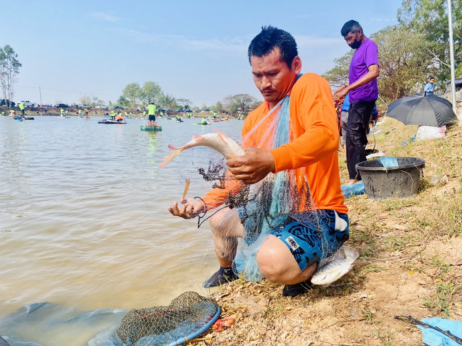สำรวจ รวบรวมข้อมูล แหล่งน้ำ สัตว์น้ำ เครื่องมือทำการประมง (แห สะดุ้ง) ที่ใช้ในการทำการประมงในแหล่งน้ำ บึงคำบะ..คลิก