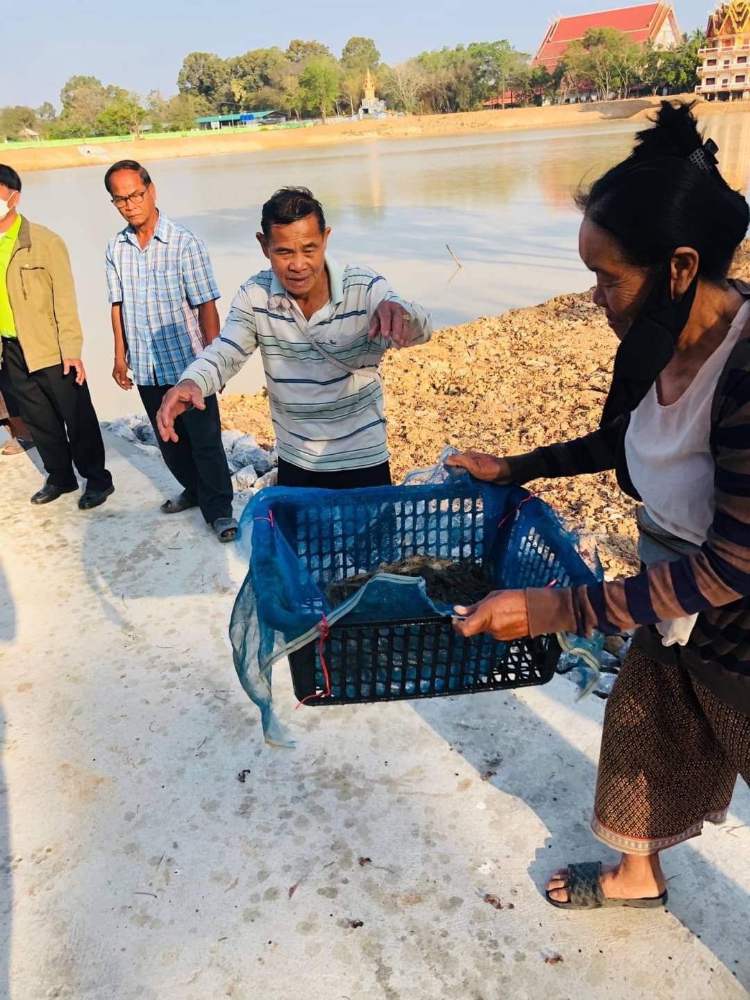 ปล่อยพันธุ์สัตว์น้ำ (กุ้งก้ามกราม)ในโครงการเพิ่มผลผลิตสัตว์น้ำเศรษฐกิจที่มีมูลค่าสูงเพื่อสร้างรายได้ จำนวน 6 แหล่งน้ำ ประจำปีงบประมาณ 2566..คลิก