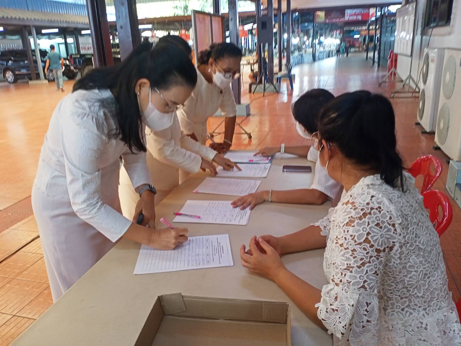 ร่วมพิธีเจริญพระพุทธมนต์ เจริญจิตภาวนาถวายพระพรชัยมงคล