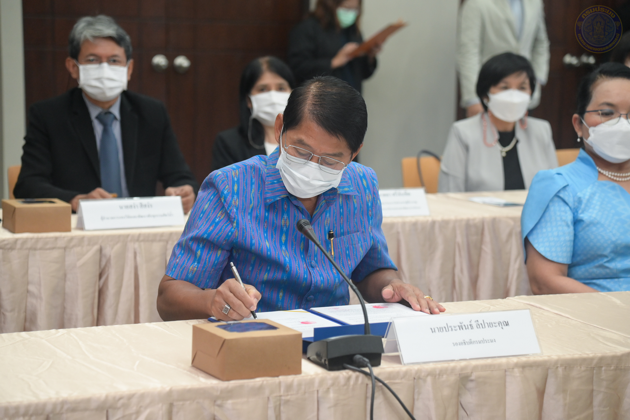 นายเฉลิมชัย สุวรรณรักษ์ อธิบดีกรมประมง ร่วมลงนามบันทึกข้อตกลงความร่วมมือการส่งเสริมและสนับสนุนการนำผลงานวิทยาศาสตร์เทคโนโลยีและนวัตกรรมไปพัฒนาด้านการประมง ระหว่าง กรมประมง กับ สถาบันวิจัยวิทยาศาสตร์และเทคโนโลยีแห่งประเทศไทย (วว.)..คลิก