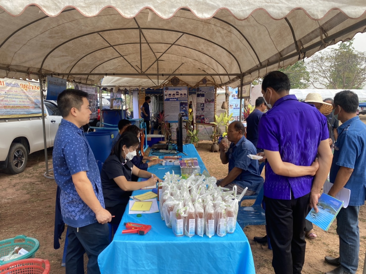 วันที่ 17 มีนาคม 2566 สำนักงานประมงจังหวัดหนองบัวลำภู จัดนิทรรศการด้านประมงเพื่อการเรียนรู้ และกิจกรรมการจำหน่ายผลิตภัณฑ์แปรรูปปลาตะเพียนขาว ภายใต้กิจกรรม FISHERMAN MARKET @ NONGBUALUMPHU ของแปลงใหญ่ปลาตะเพียนขาว..คลิก